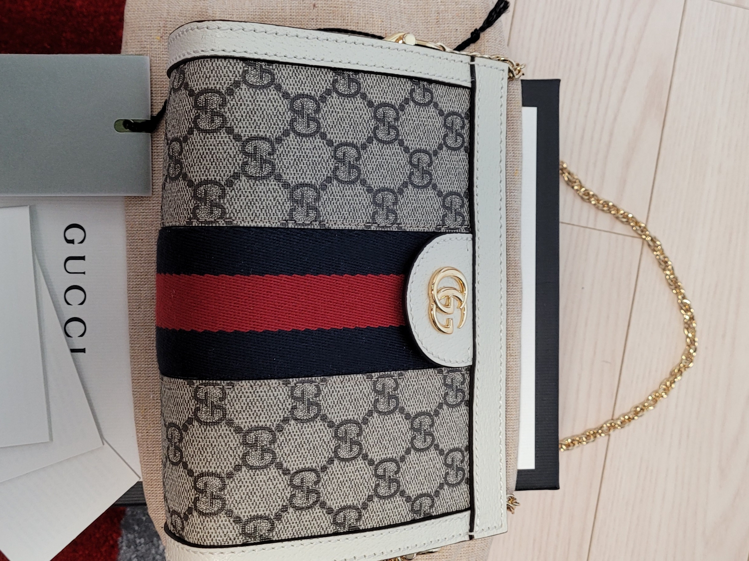 Gucci Ophidia GG Small Shoulder Bag Beige Ebony 착용 스타일
