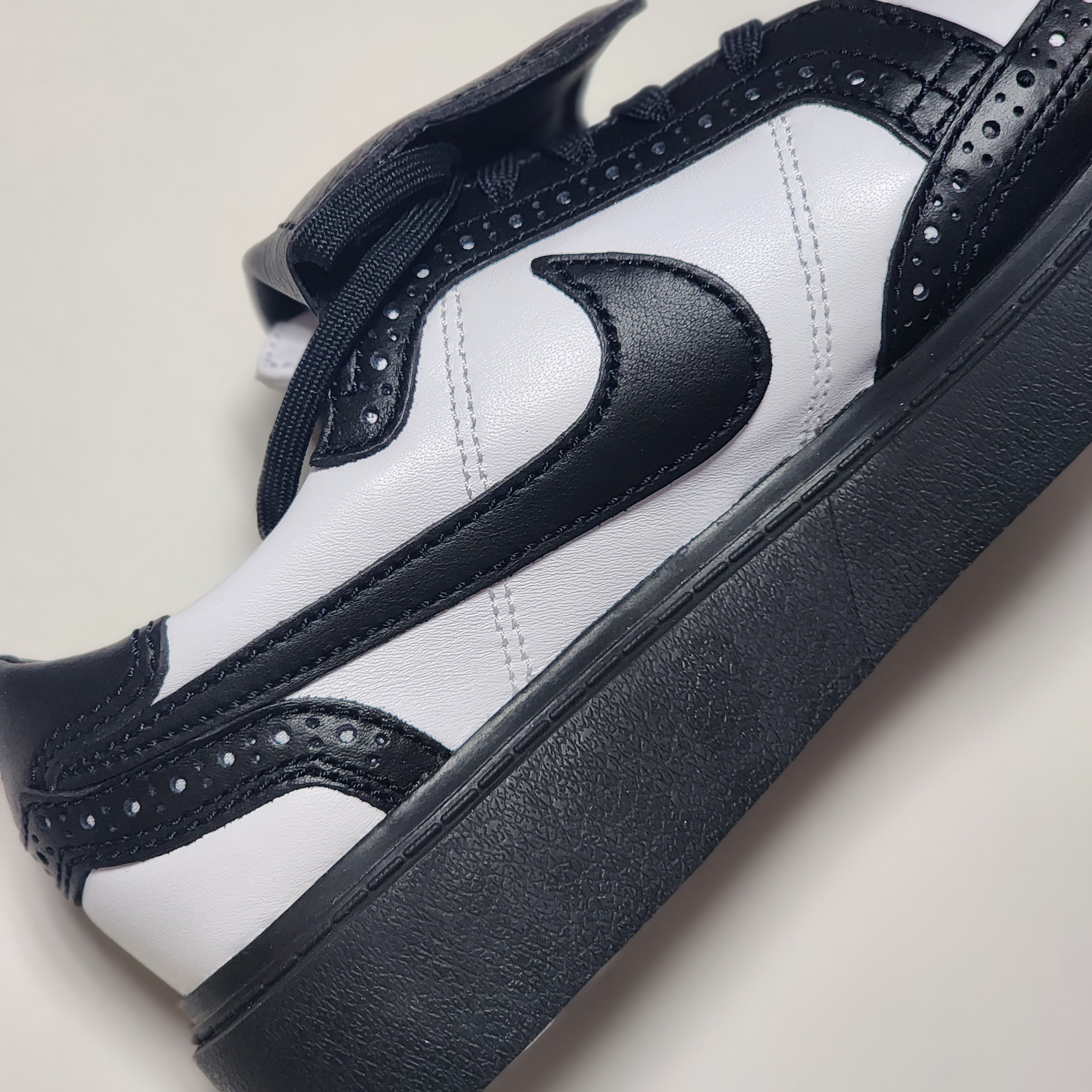 Nike x Peaceminusone Kwondo1 Black and White 착용 스타일 - 4
