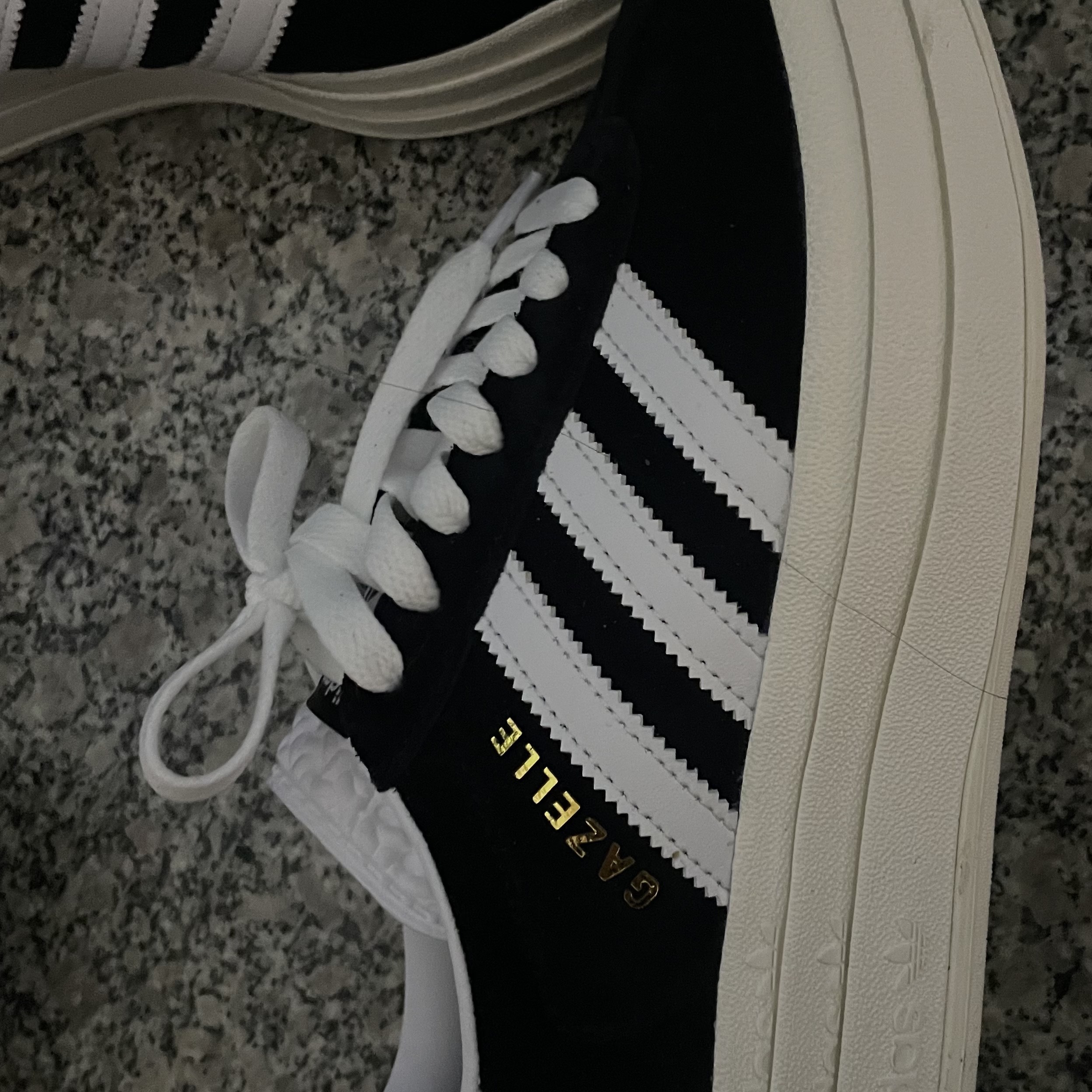 (W) Adidas Gazelle Bold Core Black Cloud White 착용 스타일
