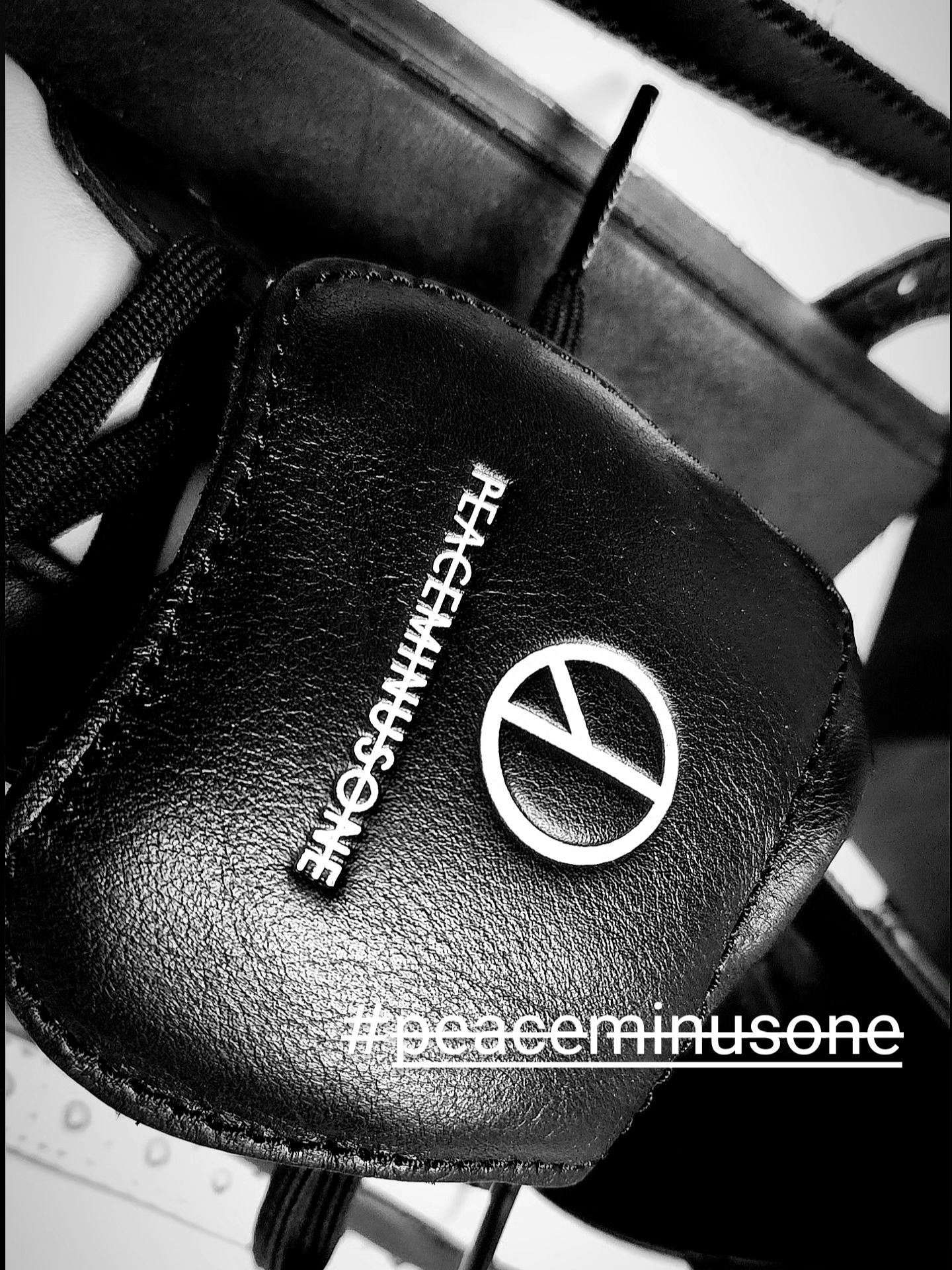 Nike x Peaceminusone Kwondo1 Black and White 착용 스타일 - 3
