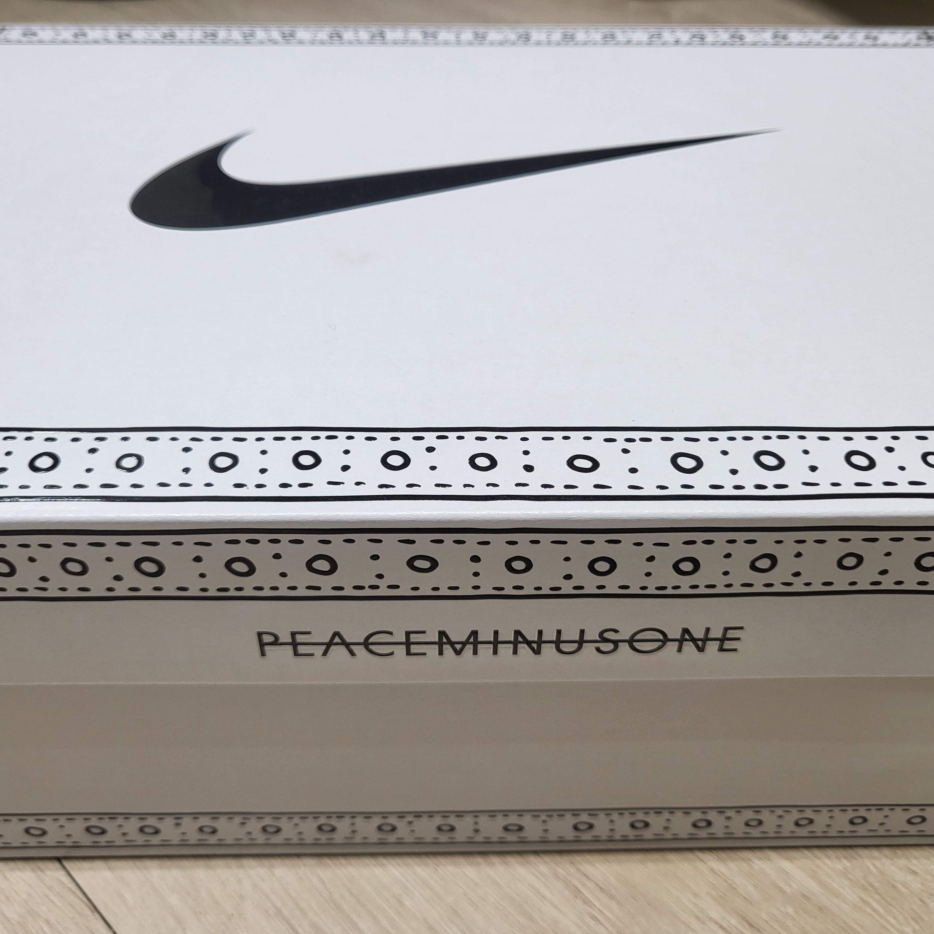 Nike x Peaceminusone Kwondo1 Black and White 착용 스타일 - 5