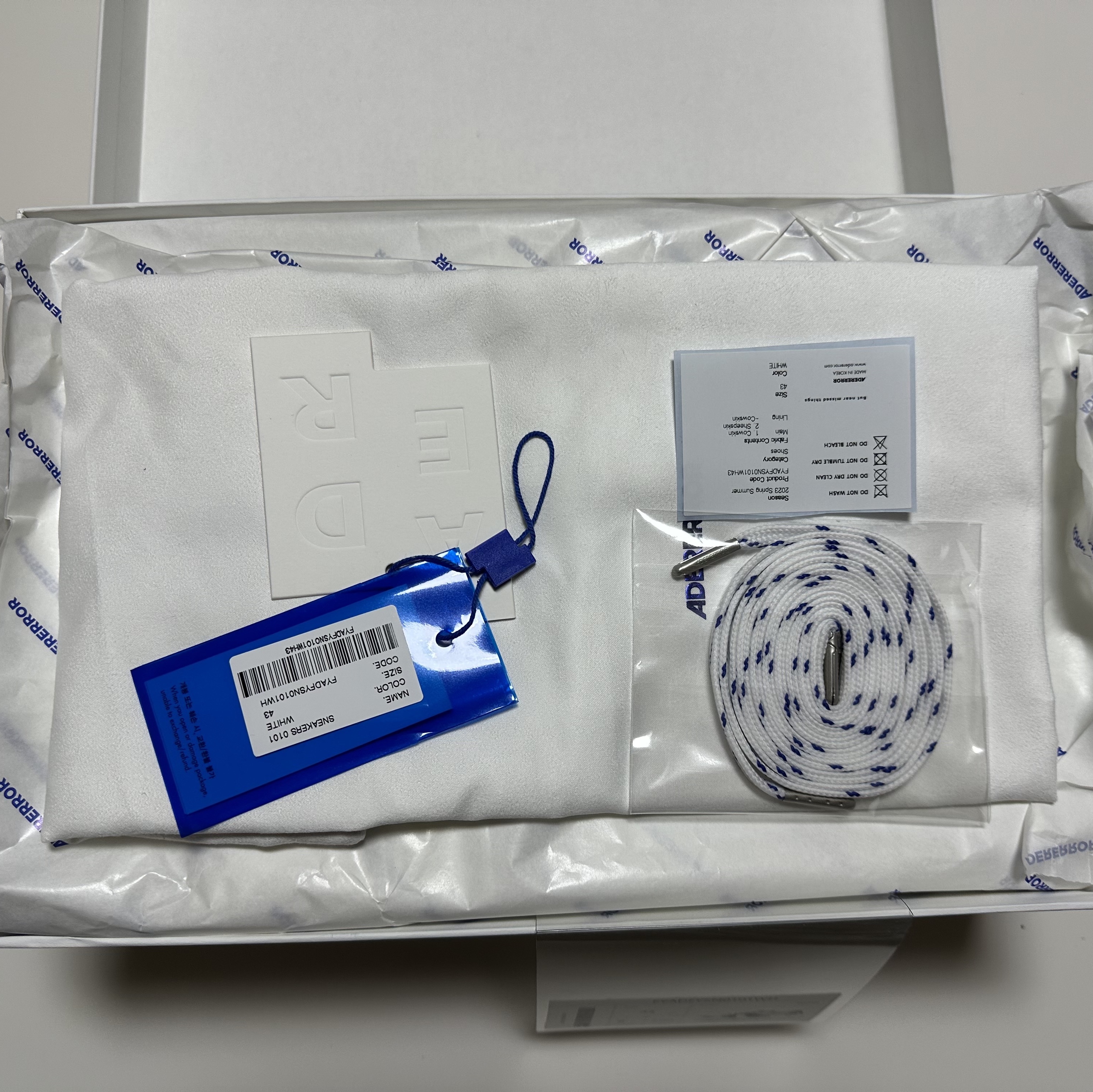 Ader Error Log; Baus Off White 착용 스타일 - 3