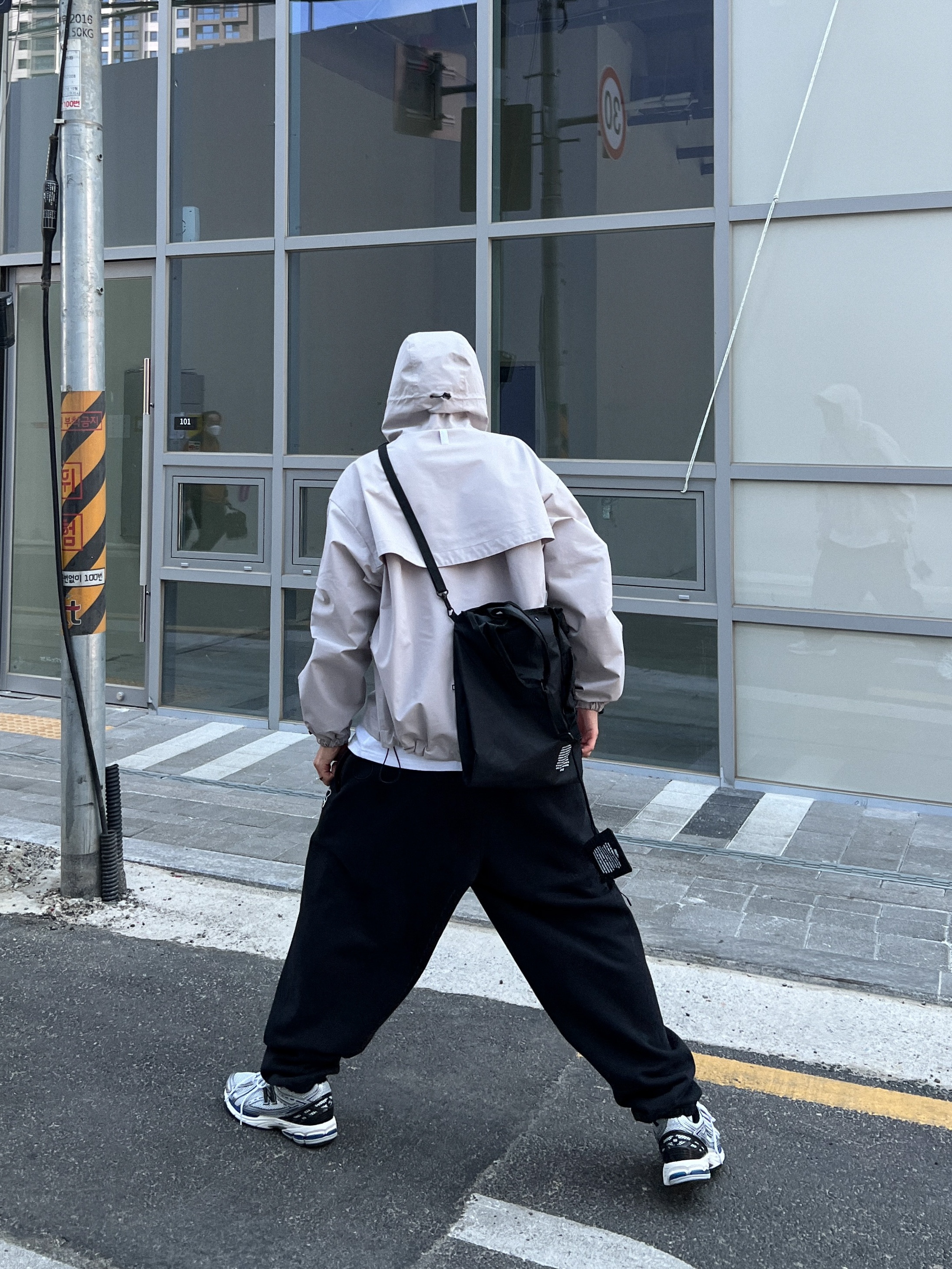 New Balance 1906R Silver Metallic, Nike x Stussy NRG RA Washed Fleece Pants Black (DN4030-010) 착용 스타일 - 3
