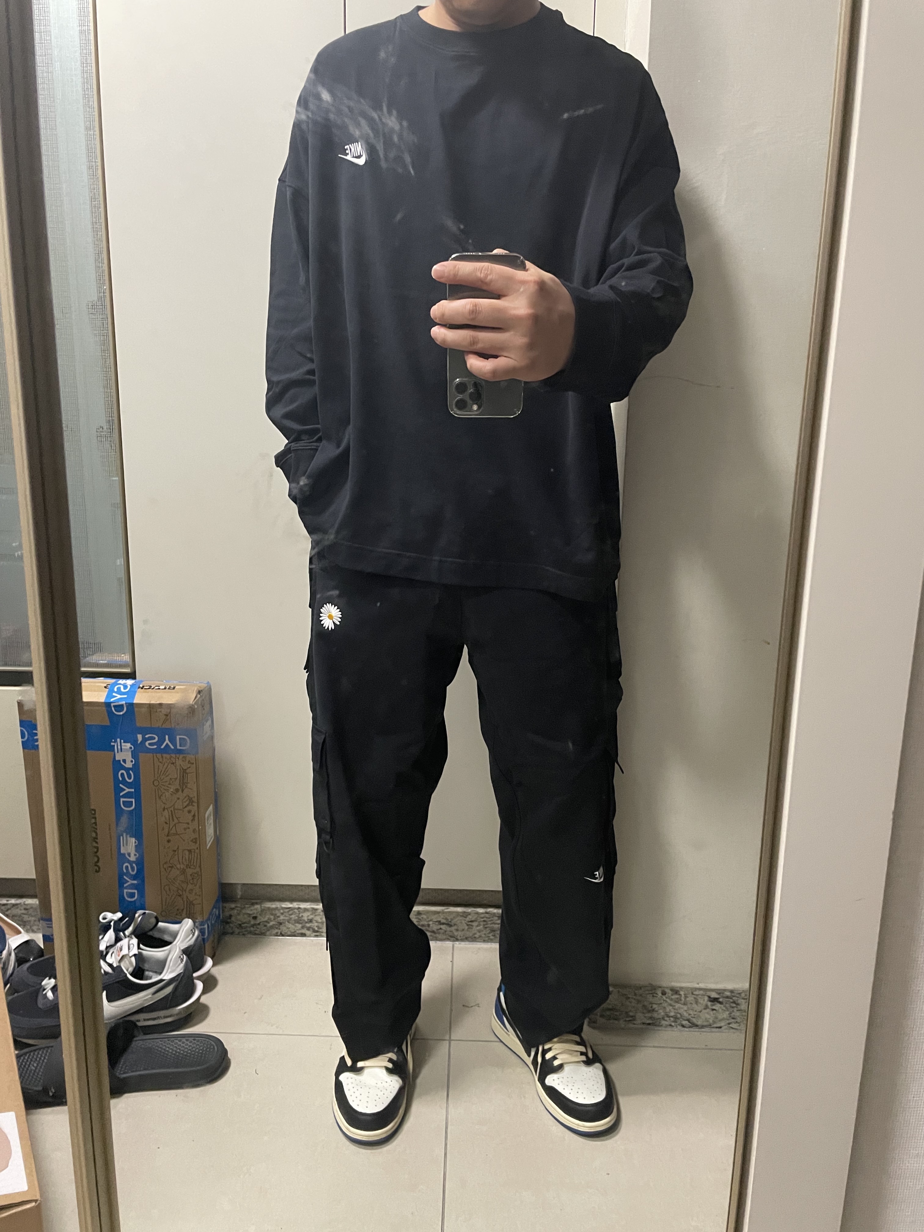 Nike x Peaceminusone Wide Pants Black (DR0096-010), Nike x Peaceminusone LS T-Shirt Black (DR0098-010) 착용 스타일 - 3