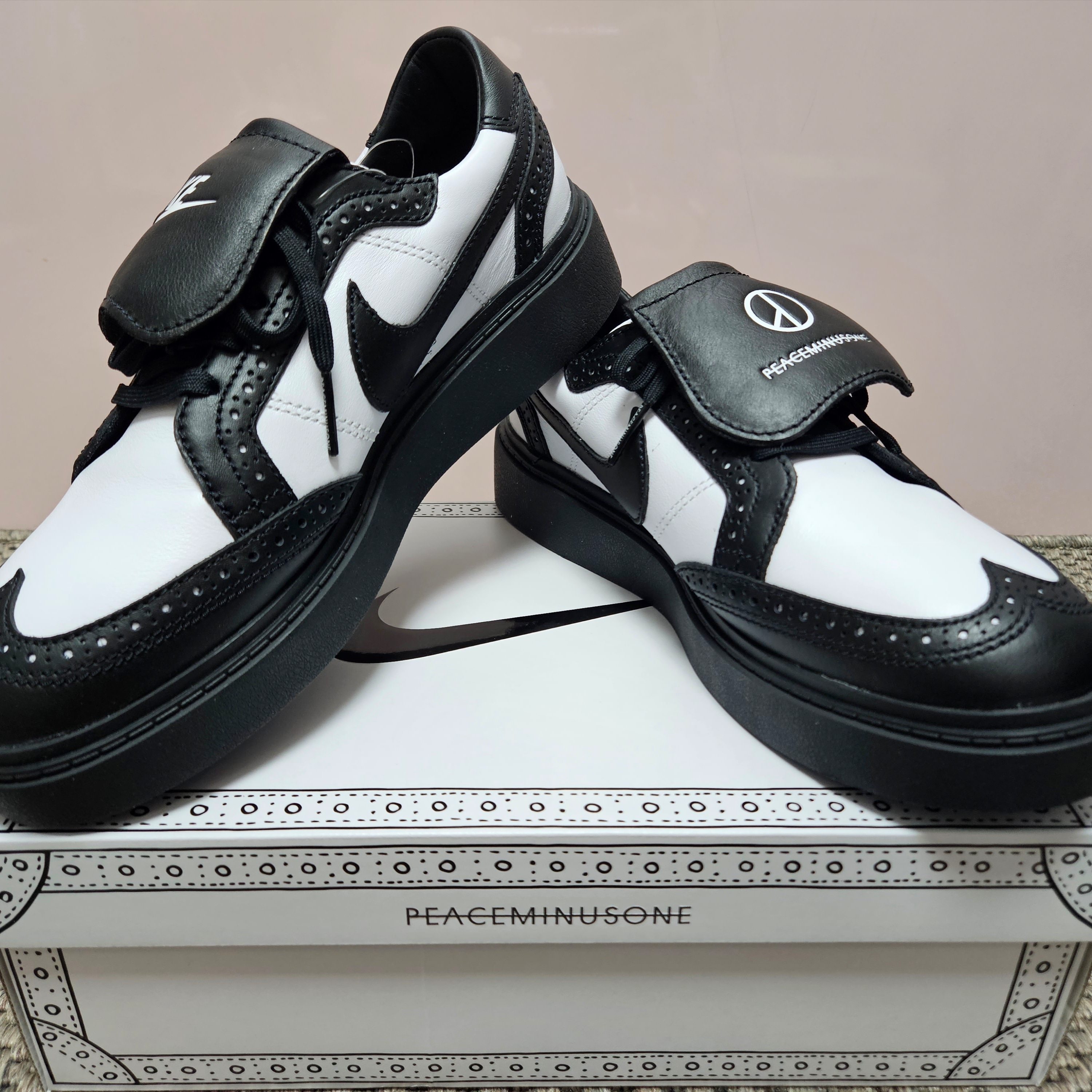 Nike x Peaceminusone Kwondo1 Black and White 착용 스타일 - 4