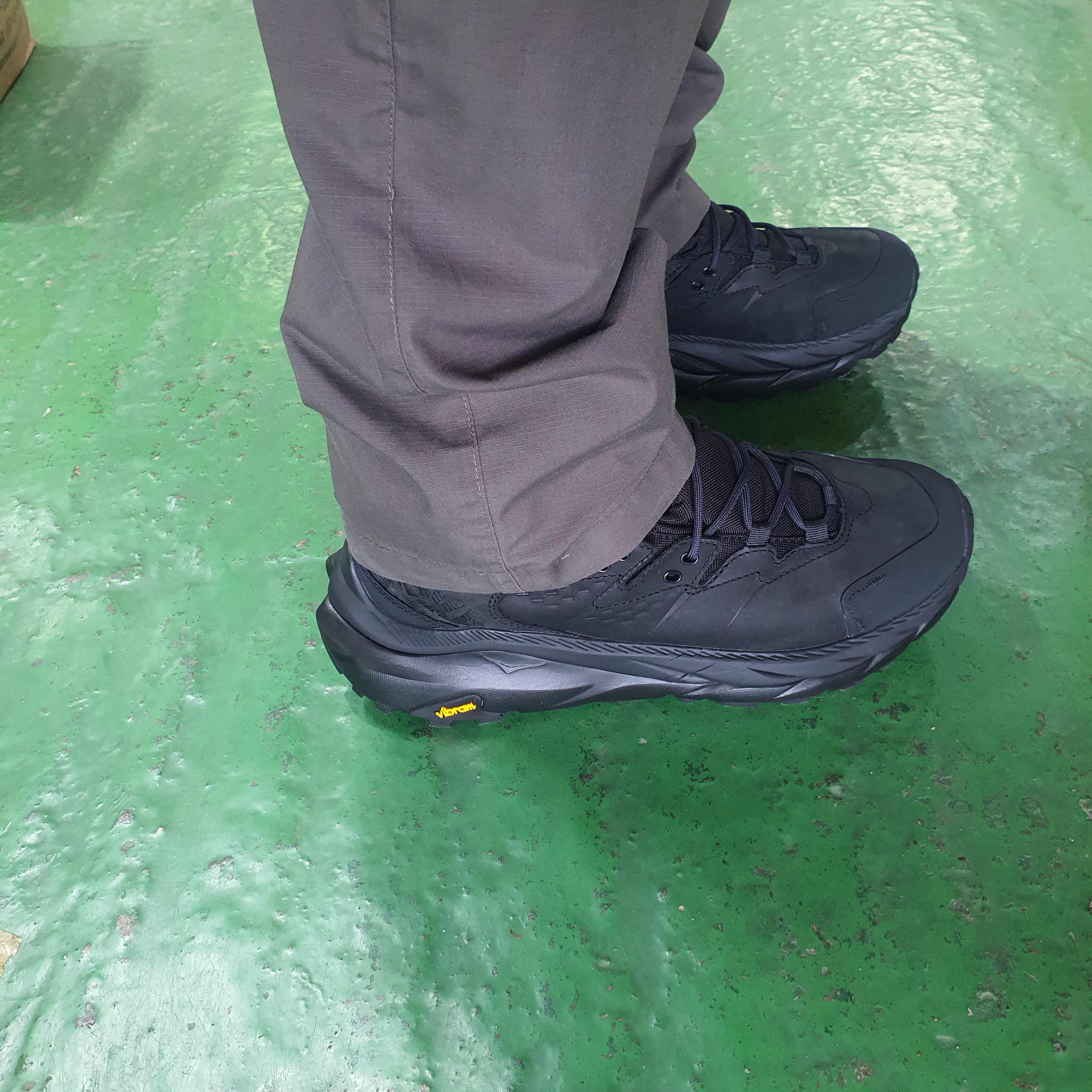 Hoka Kaha 2 Gore-Tex Black 착용 스타일 - 2