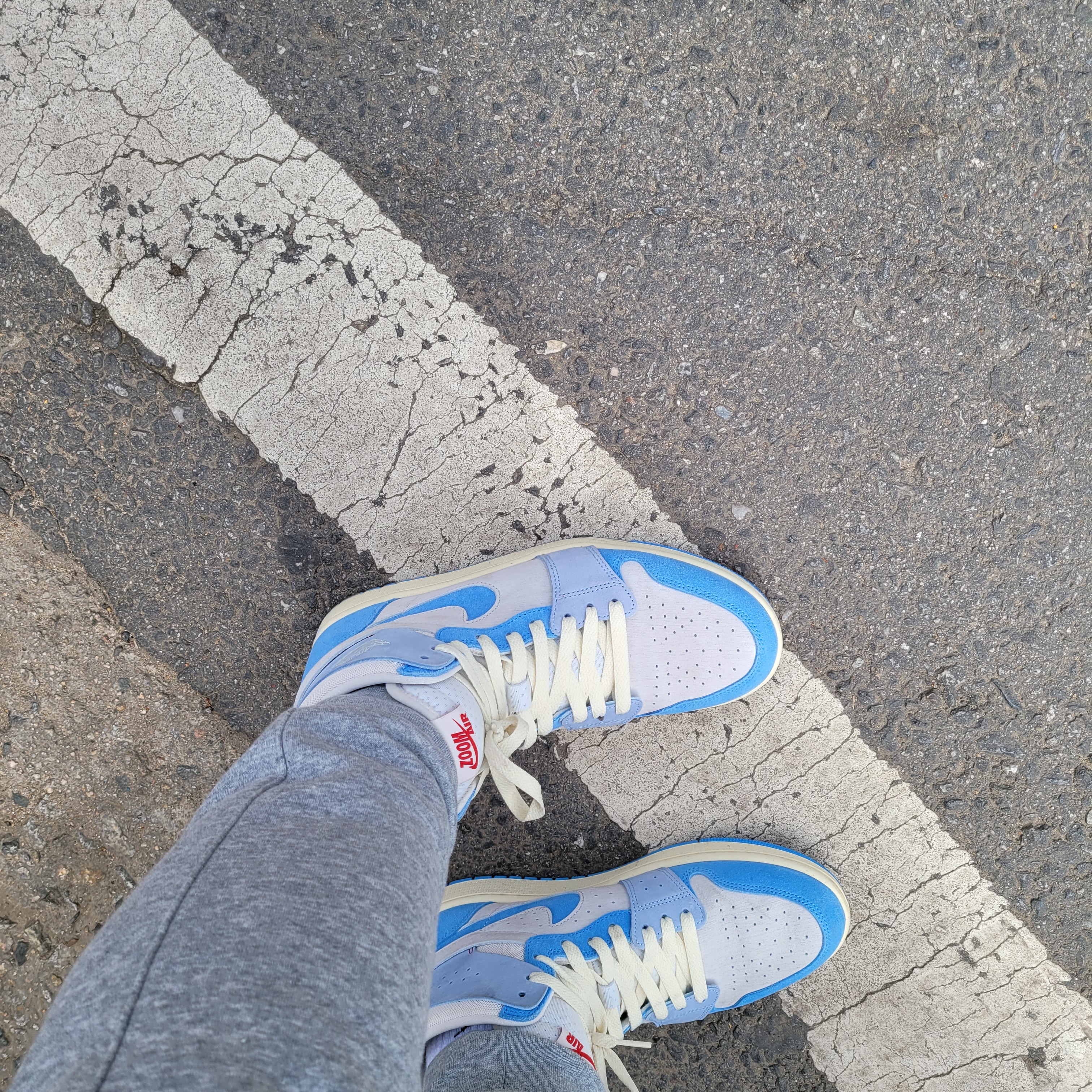 (W) Jordan 1 Zoom Air CMFT 2 Phantom University Blue 착용 스타일 - 4