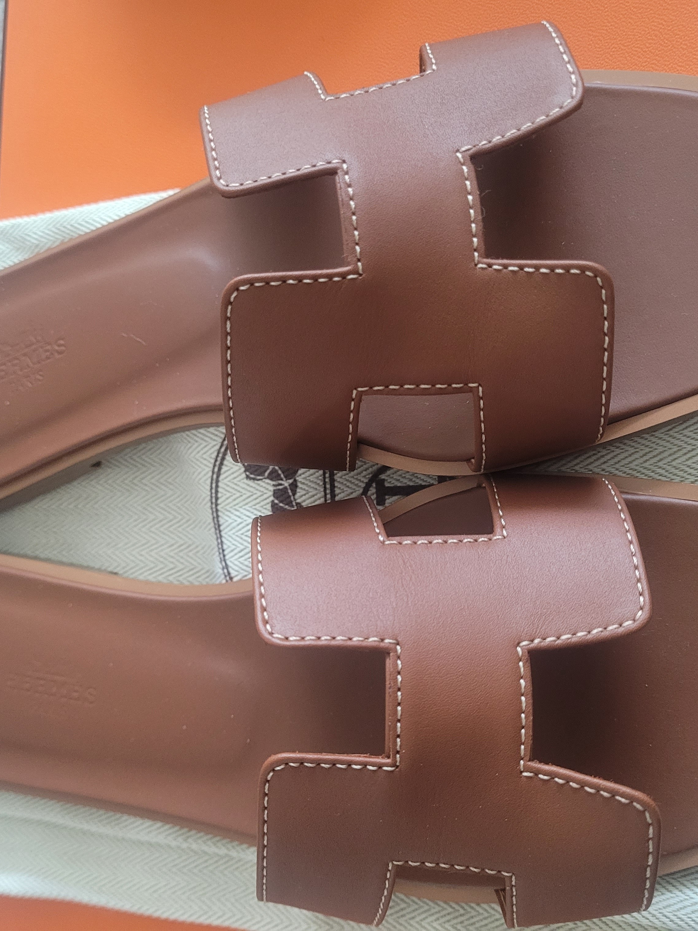 Hermes Izmir Sandal Calfskin & Gold, (W) Hermes Oran Sandal Calfskin & Gold Piqures Ecrues 착용 스타일 - 4