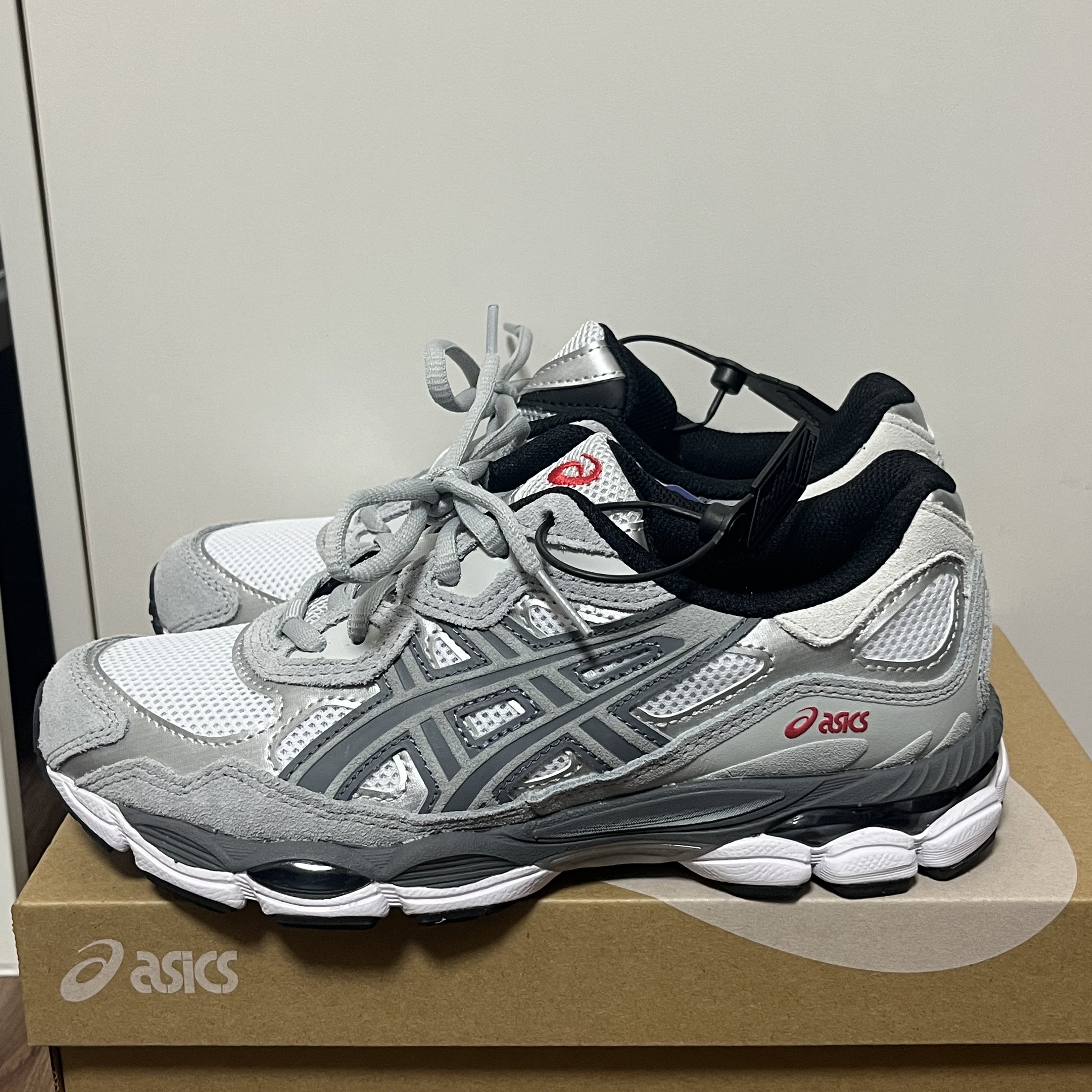 Asics Gel-NYC White Steel Grey 착용 스타일 - 3