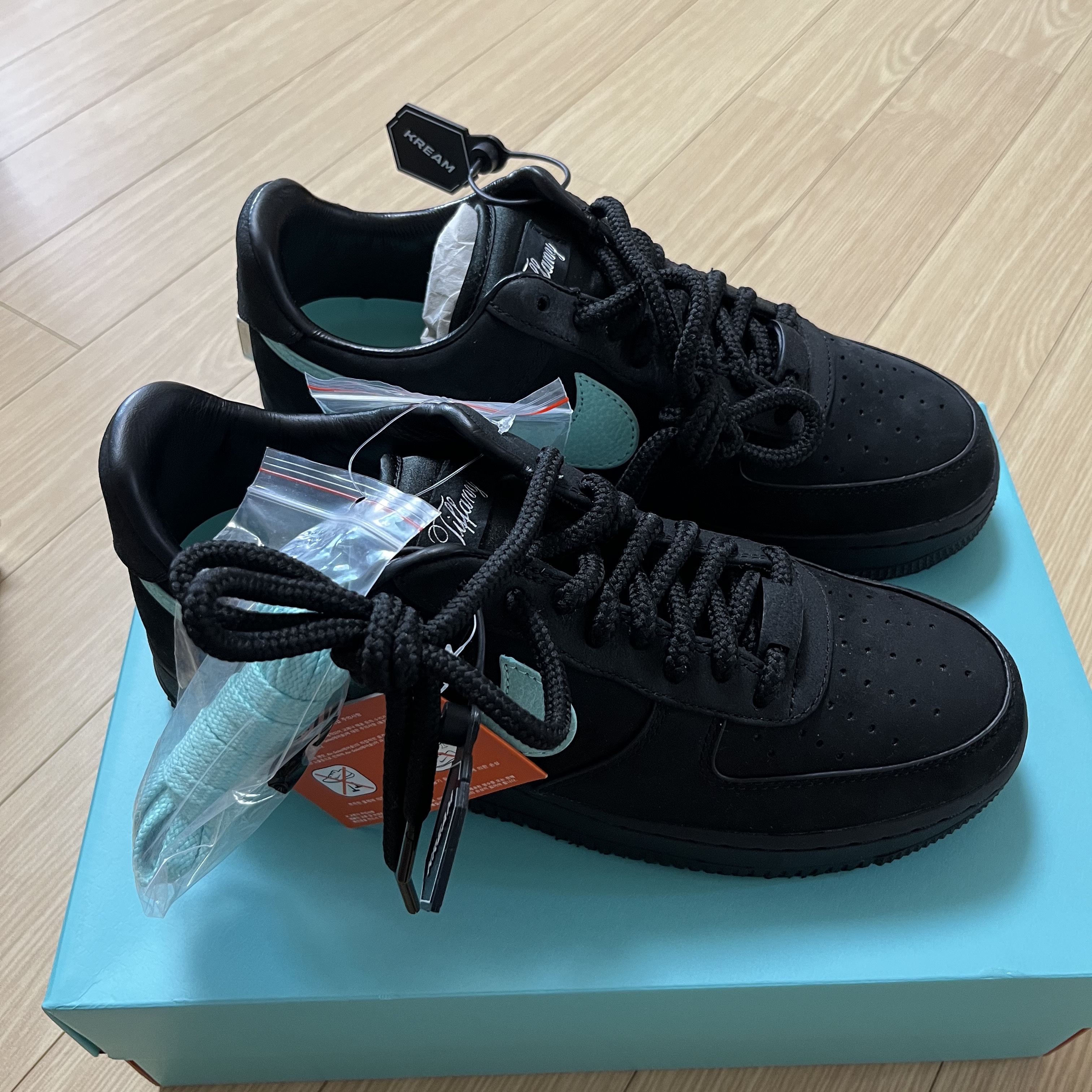 Nike x Tiffany & Co. Air Force 1 Low SP 1837 착용 스타일 - 2