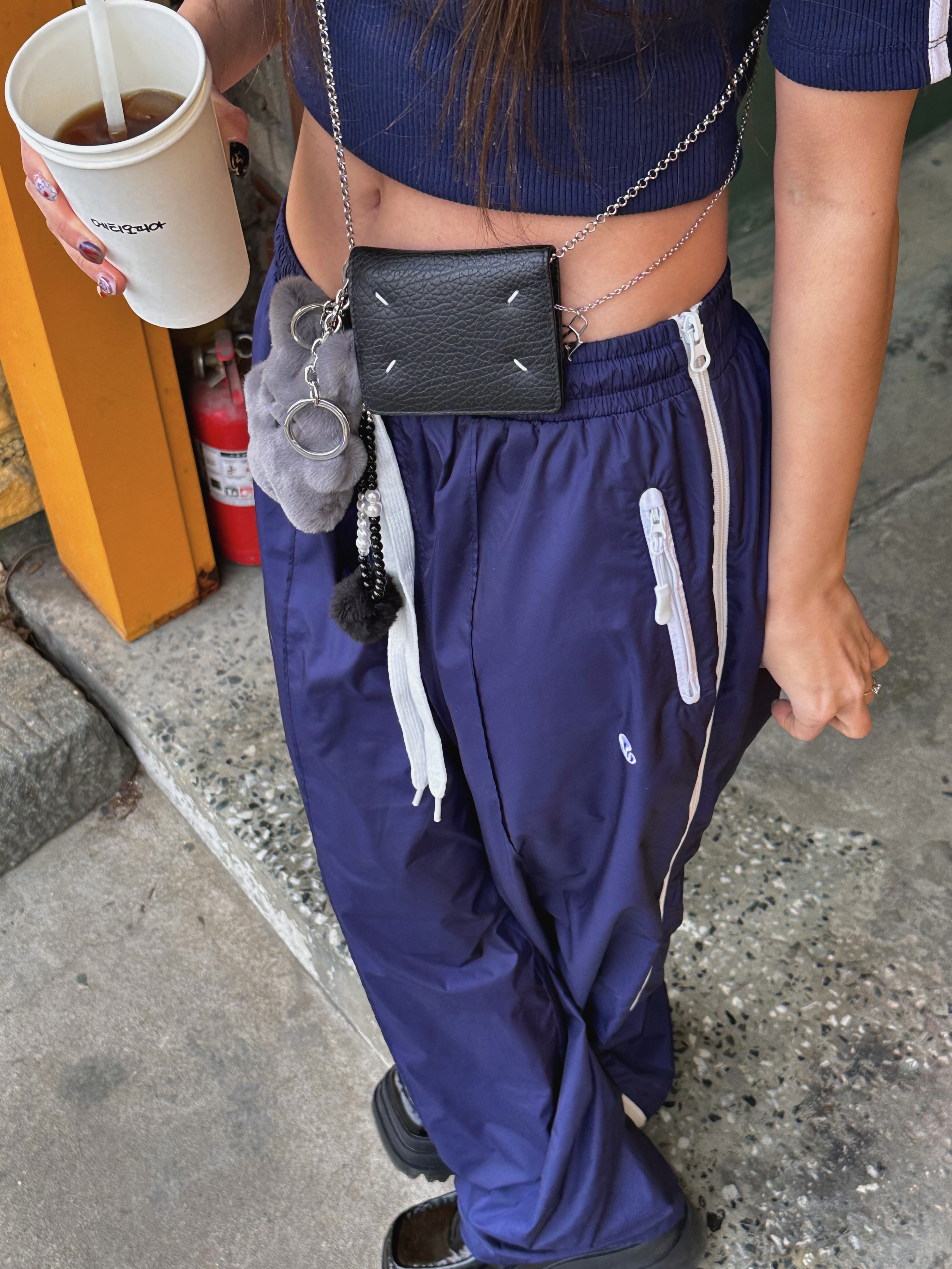 Maison Margiela Keyring Wallet Black 착용 스타일 - 4