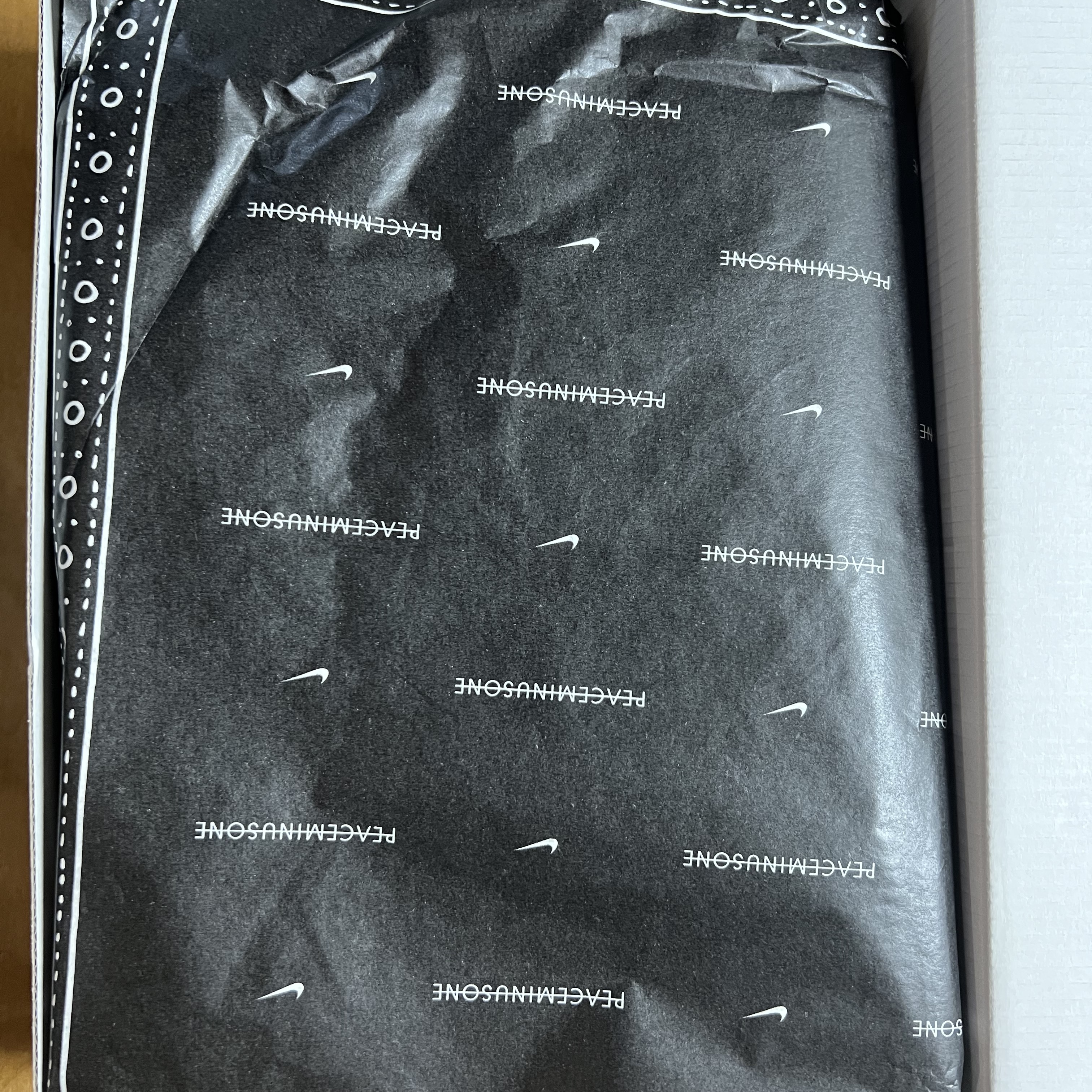 Nike x Peaceminusone Kwondo1 Black and White 착용 스타일 - 5