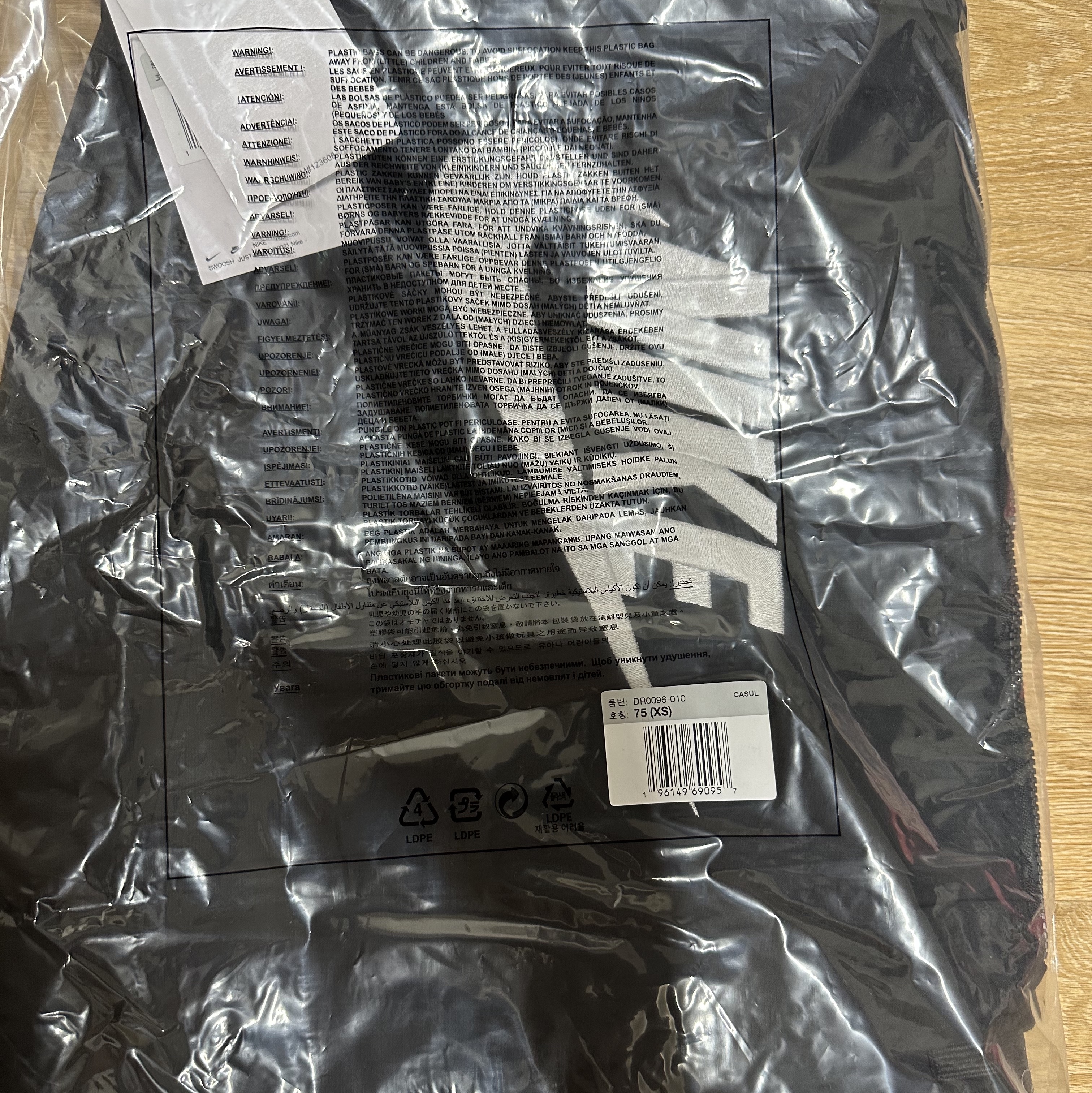 Nike x Peaceminusone Wide Pants Black (DR0096-010) 착용 스타일 - 1