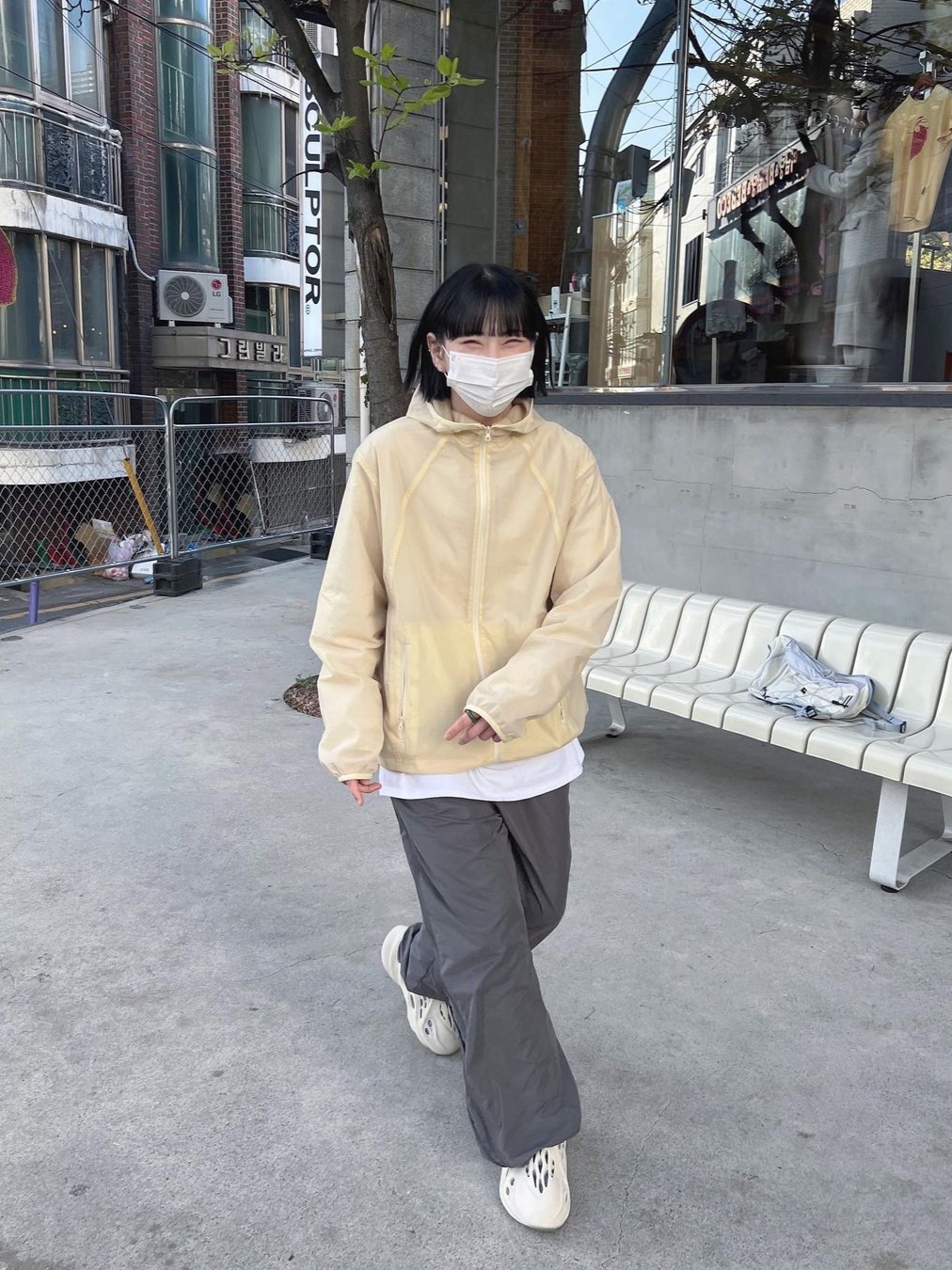 Art Of Field Back Printed Packable Jacket Light Yellow, Sansan Gear Zipper Pants Dark Grey - 22FW 착용 스타일 - 4
