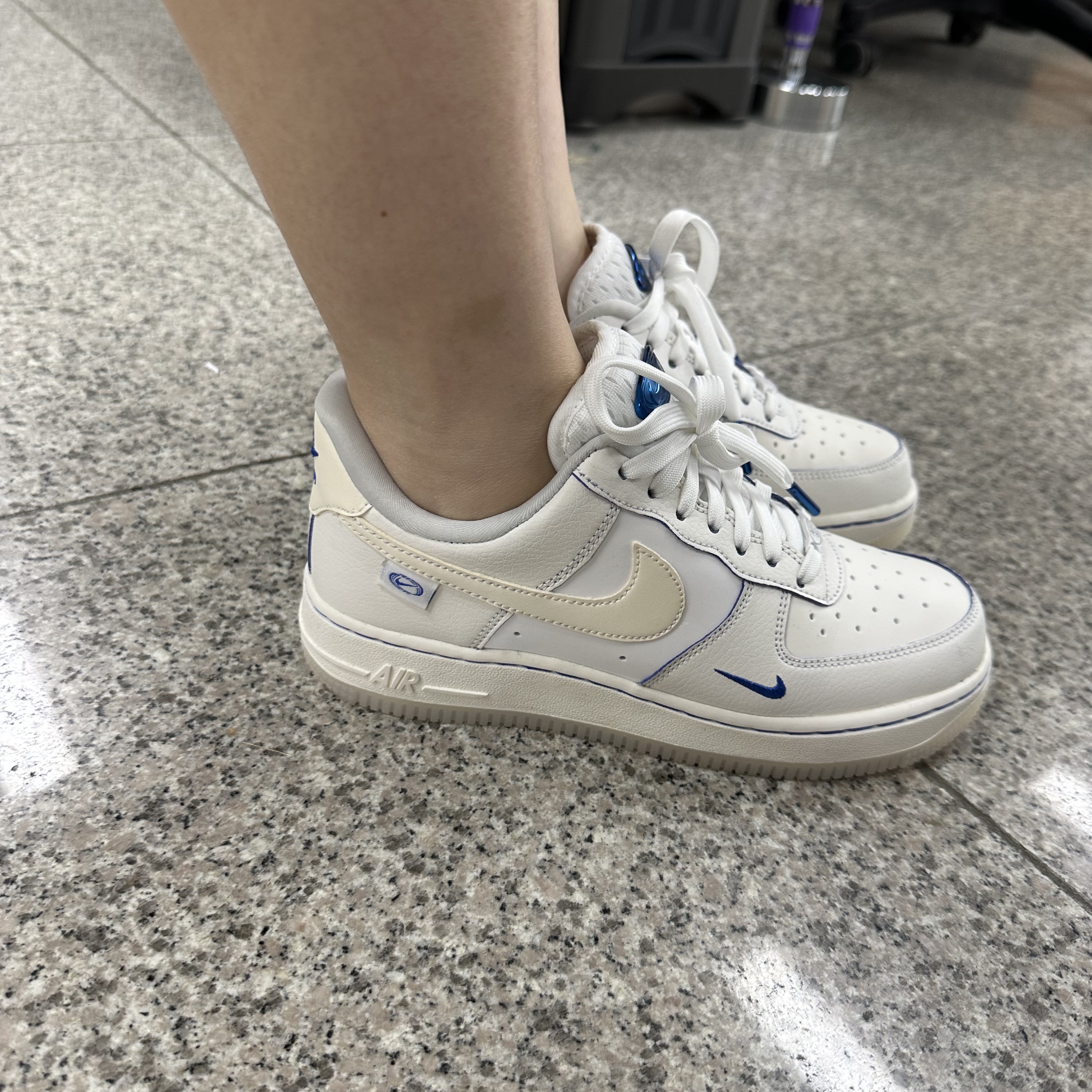 (W) Nike Air Force 1 '07 LX Game Royal Sail 착용 스타일 - 3