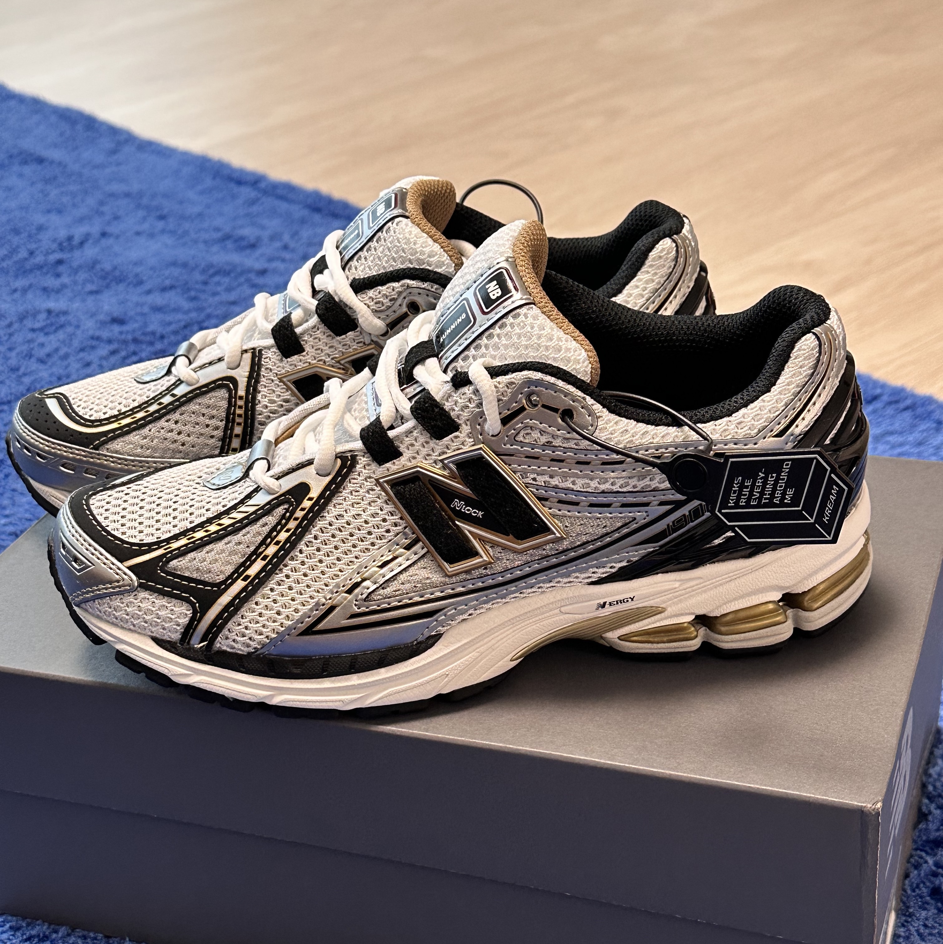 New Balance 1906R White Gold 착용 스타일 - 1