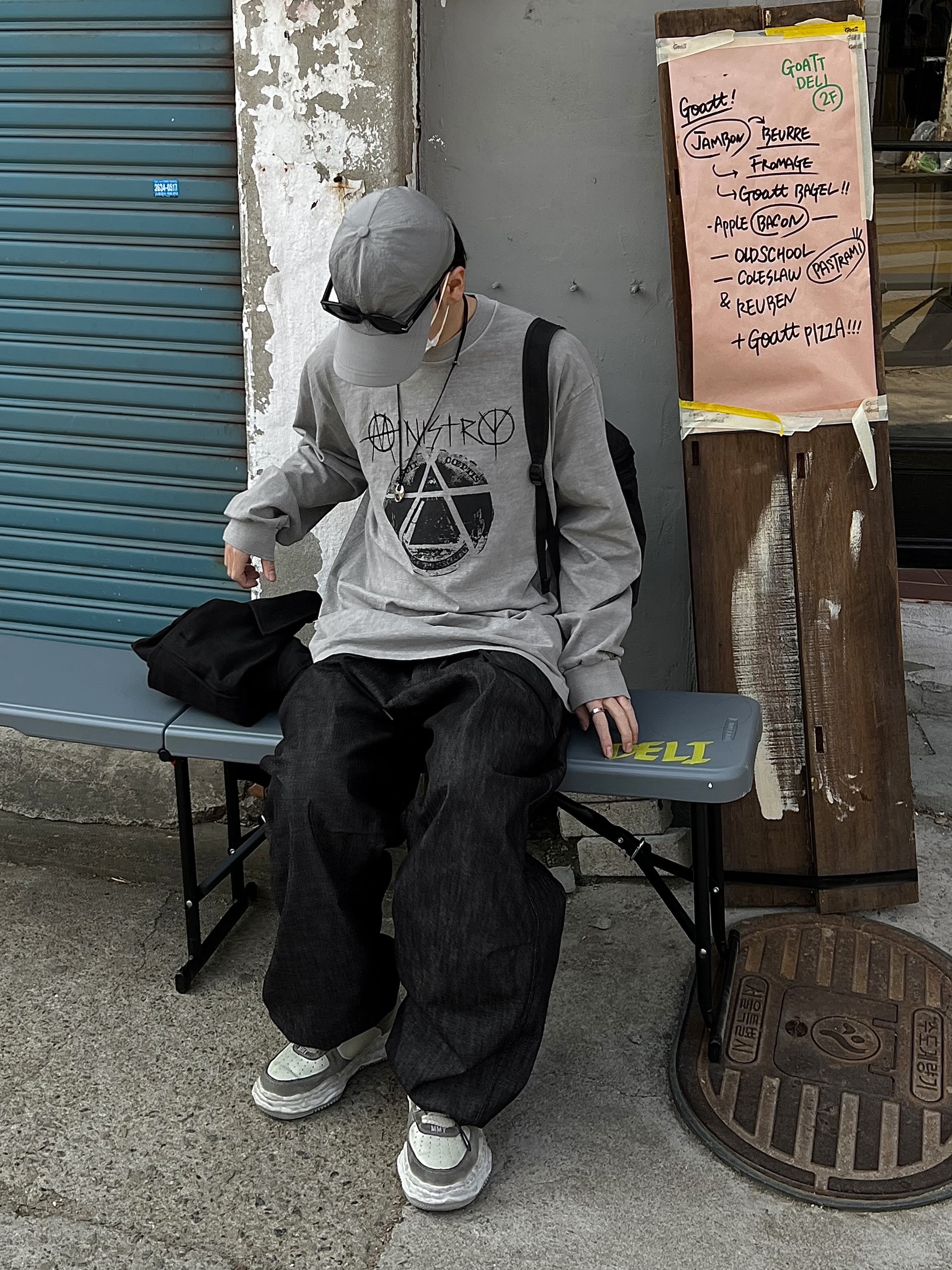 Maison Mihara Yasuhiro Wayne OG Sole Distressed Leather Low-top Sneaker White, Arc'teryx Heliad 15 Backpack Black 착용 스타일 - 1