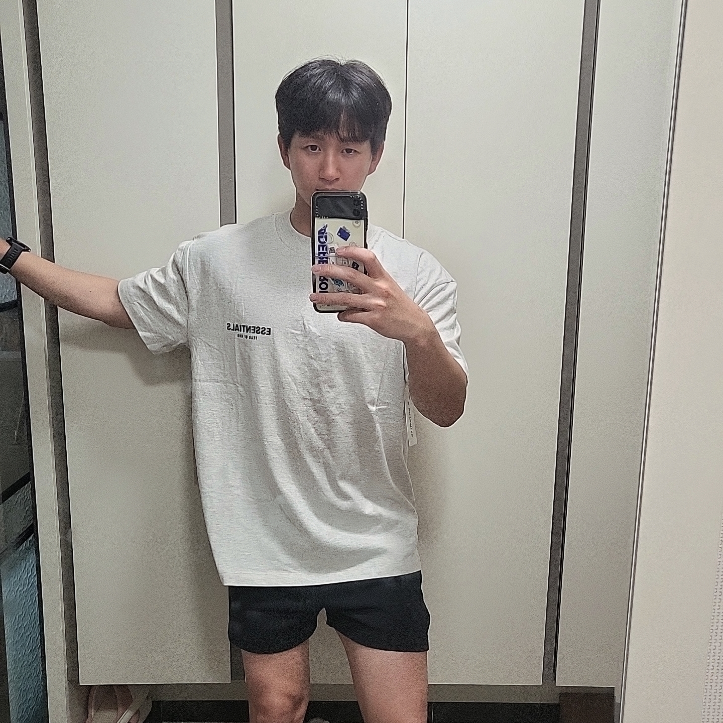 Essentials The Core Collection T-Shirt Light Oatmeal 착용 스타일 - 2