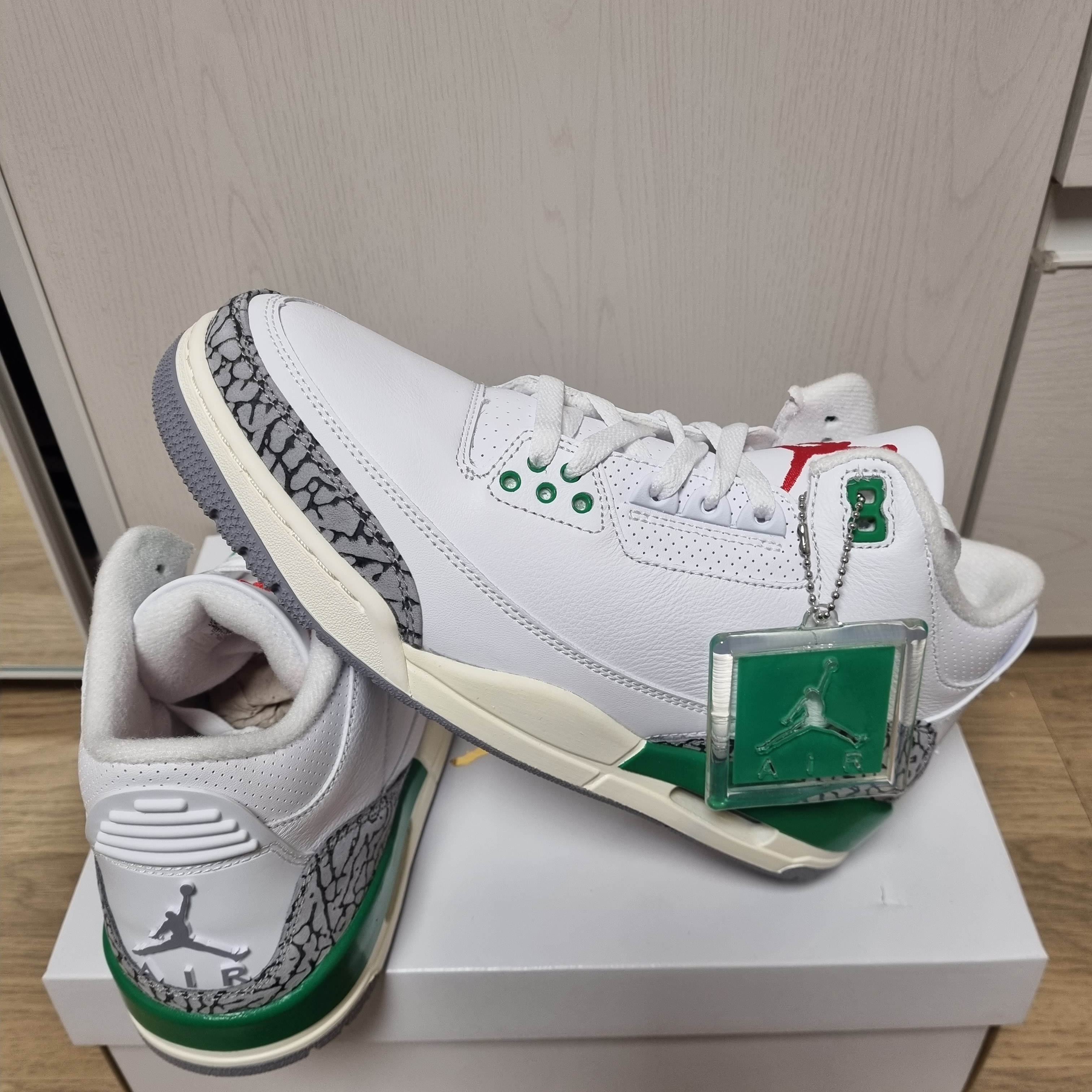 (W) Jordan 3 Retro Lucky Green 착용 스타일 - 2