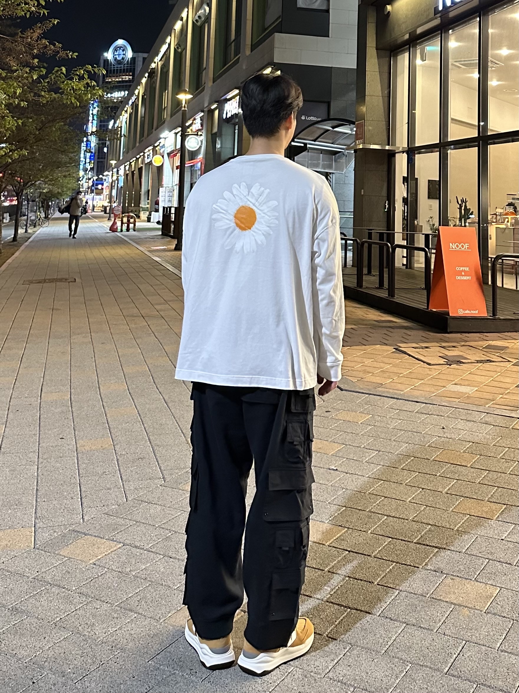Nike x Peaceminusone LS T-Shirt White (DR0098-100), Nike x Peaceminusone Wide Pants Black (DR0096-010) 착용 스타일 - 2