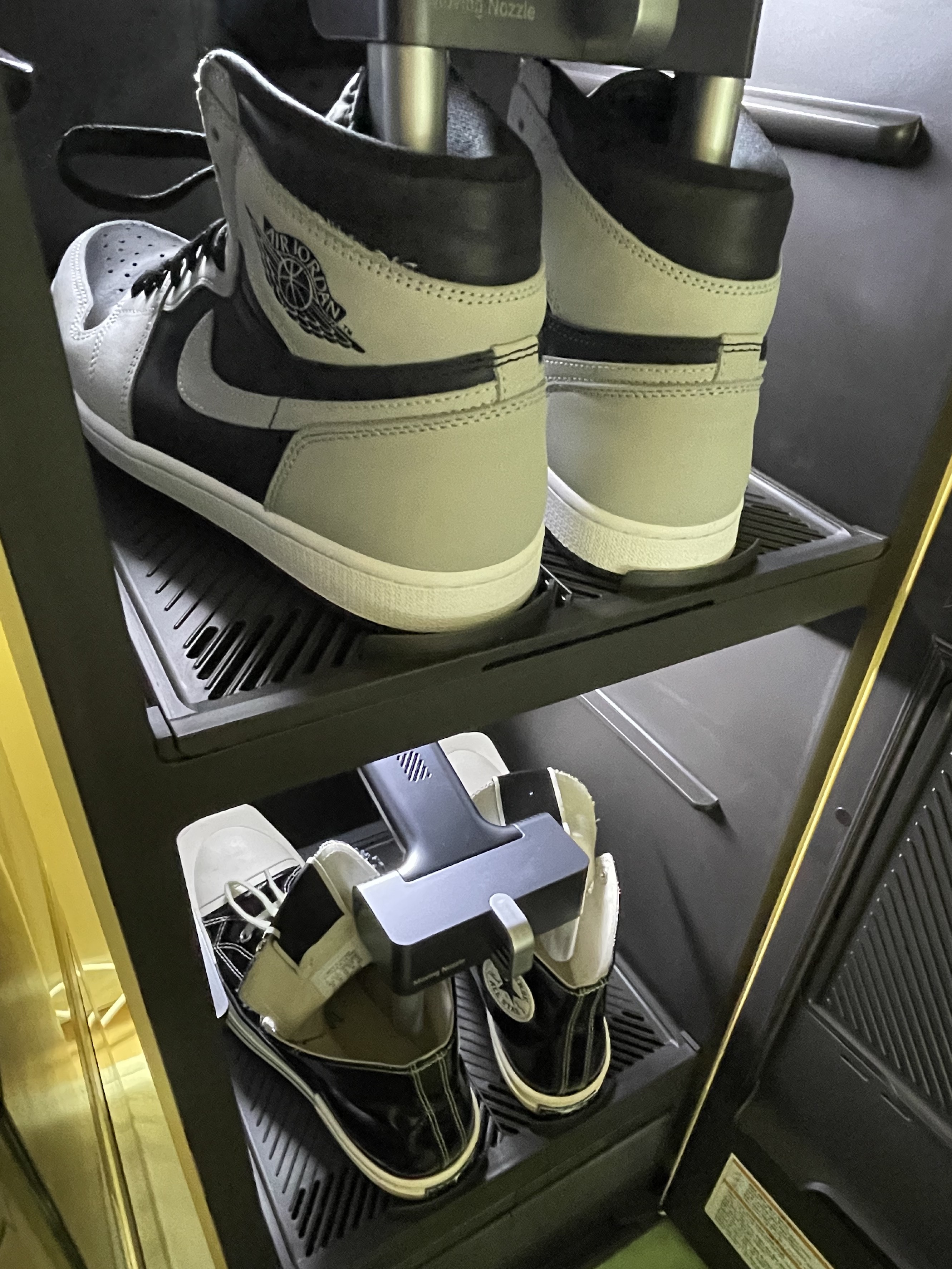 Jordan 1 Retro High OG Shadow 2.0, Converse x Drkshdw Turbodrk Chuck 70 Hi Black Lacquered Denim 착용 스타일
