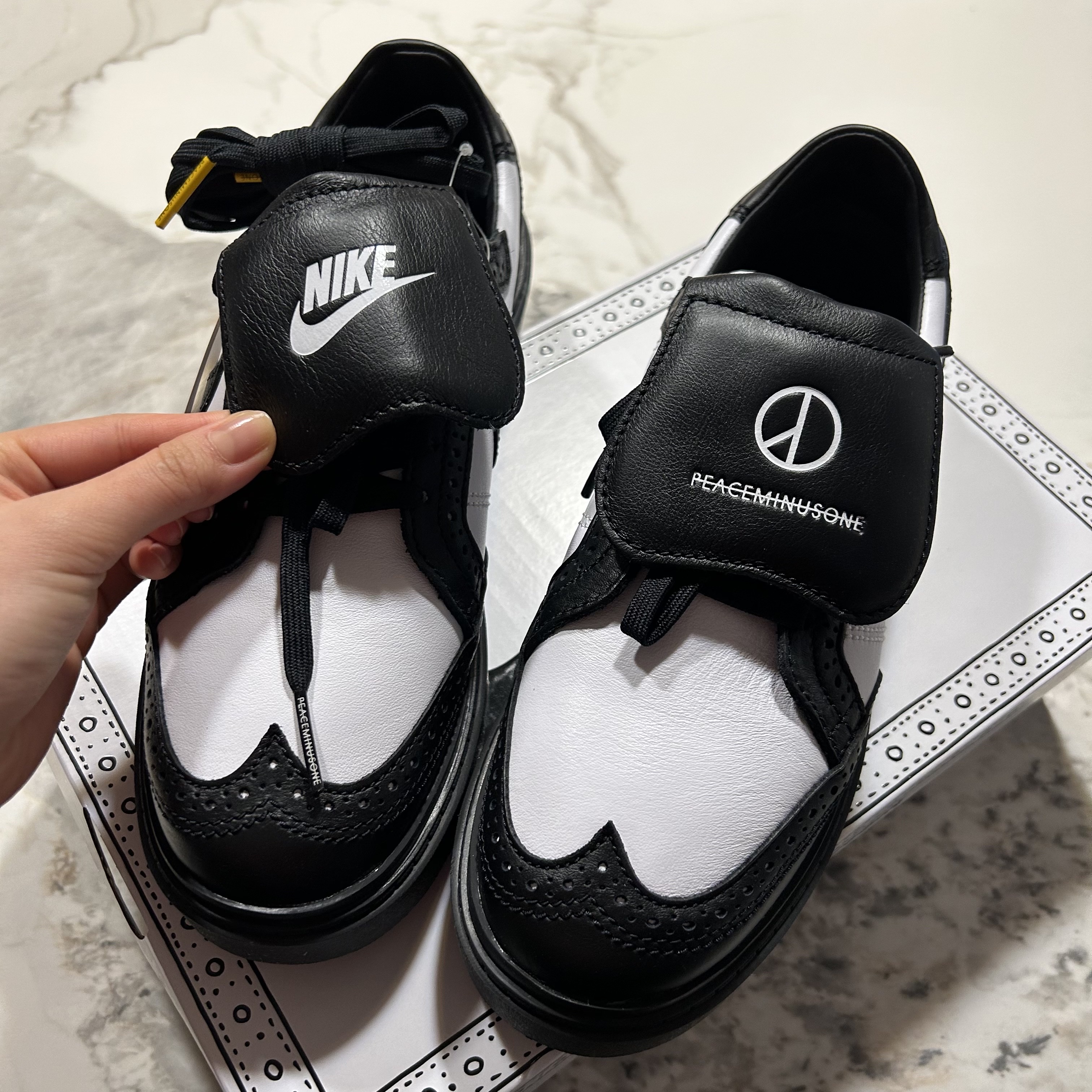 Nike x Peaceminusone Kwondo1 Black and White 착용 스타일 - 3