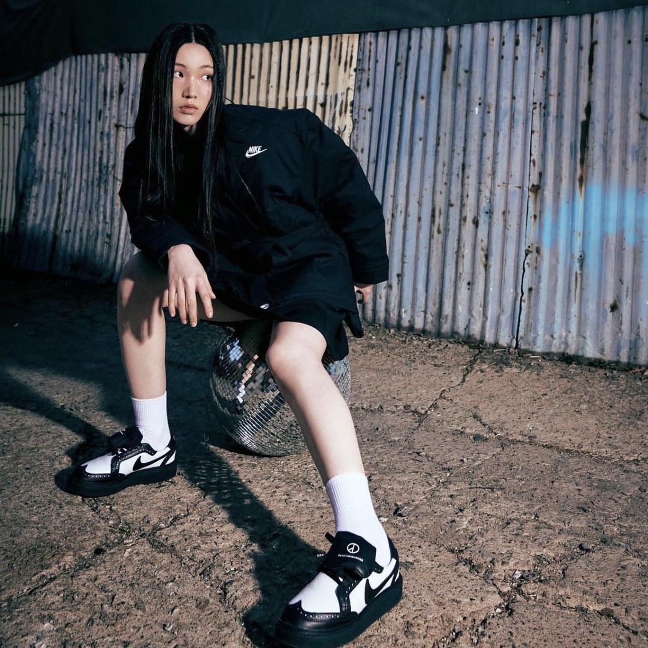 Nike x Peaceminusone Kwondo1 Black and White 착용 스타일 - 2