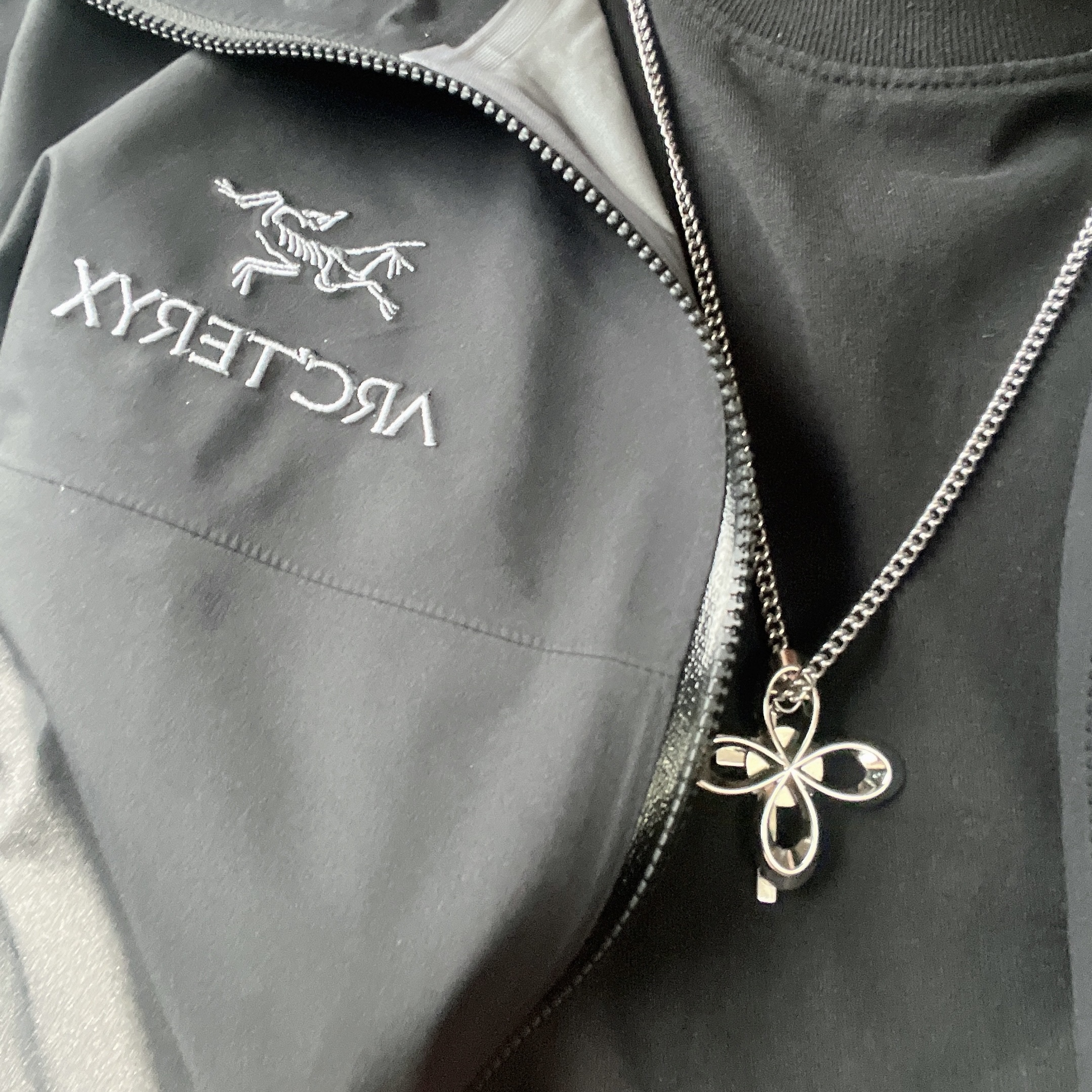 Arc'teryx Beta Jacket Black 착용 스타일