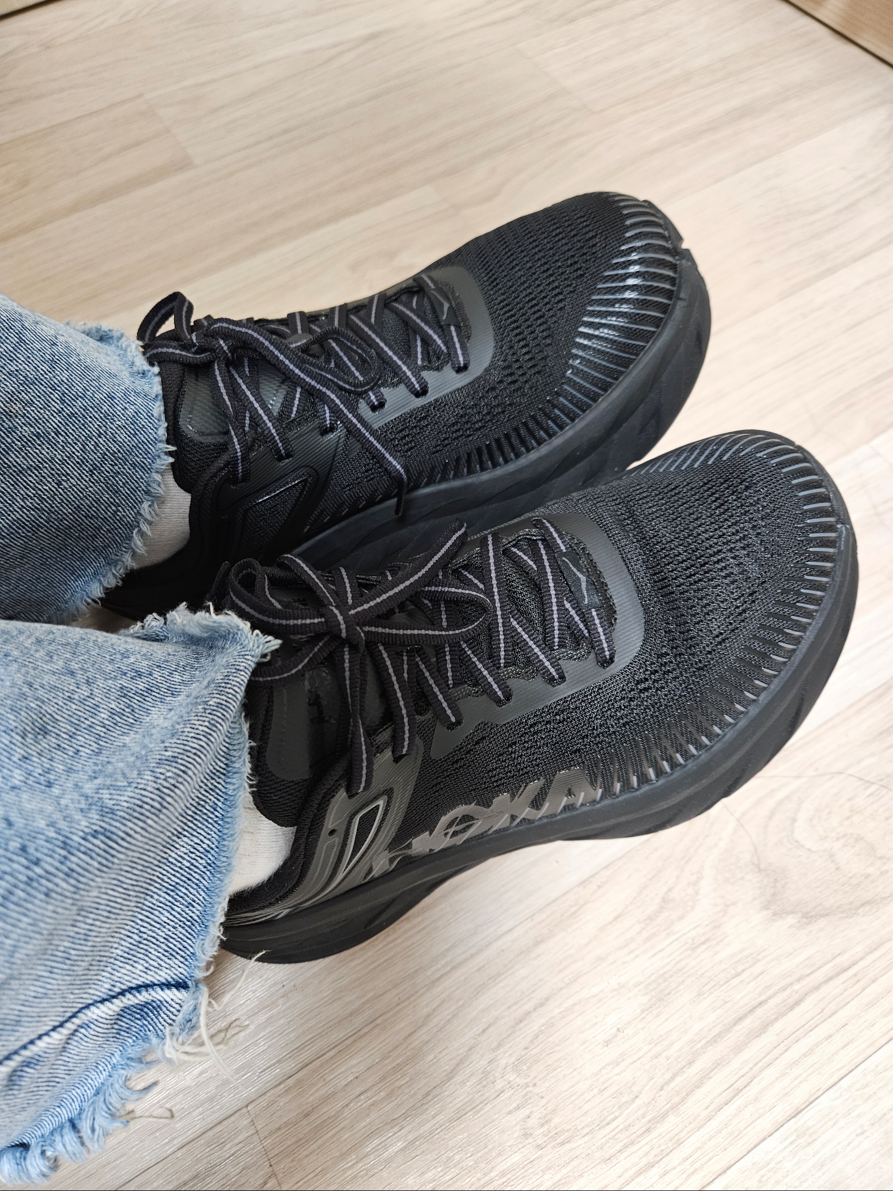 (W) Hoka Bondi 7 Black - Wide 착용 스타일