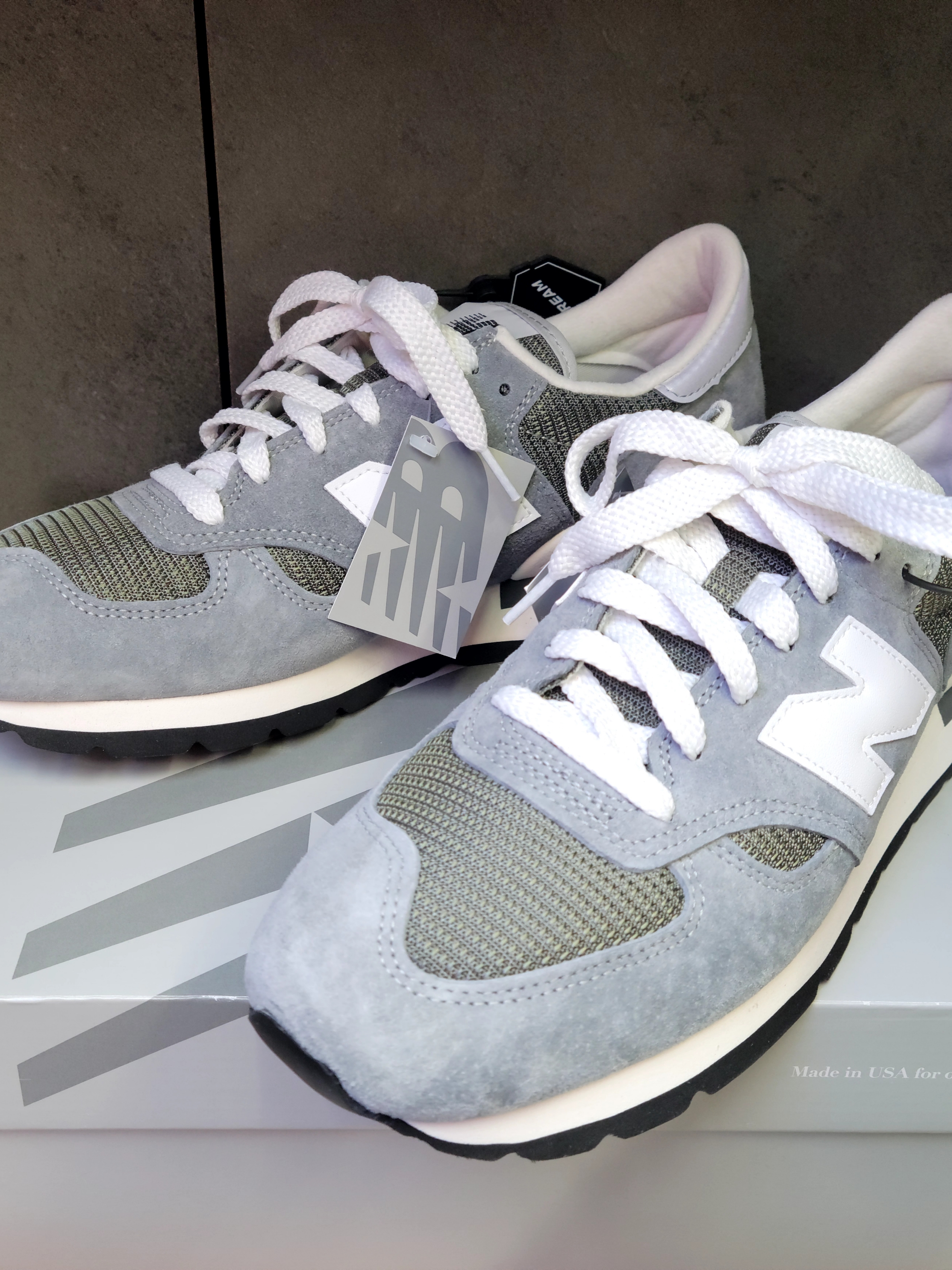 New Balance 990v1 Made in USA Grey White 착용 스타일 - 2