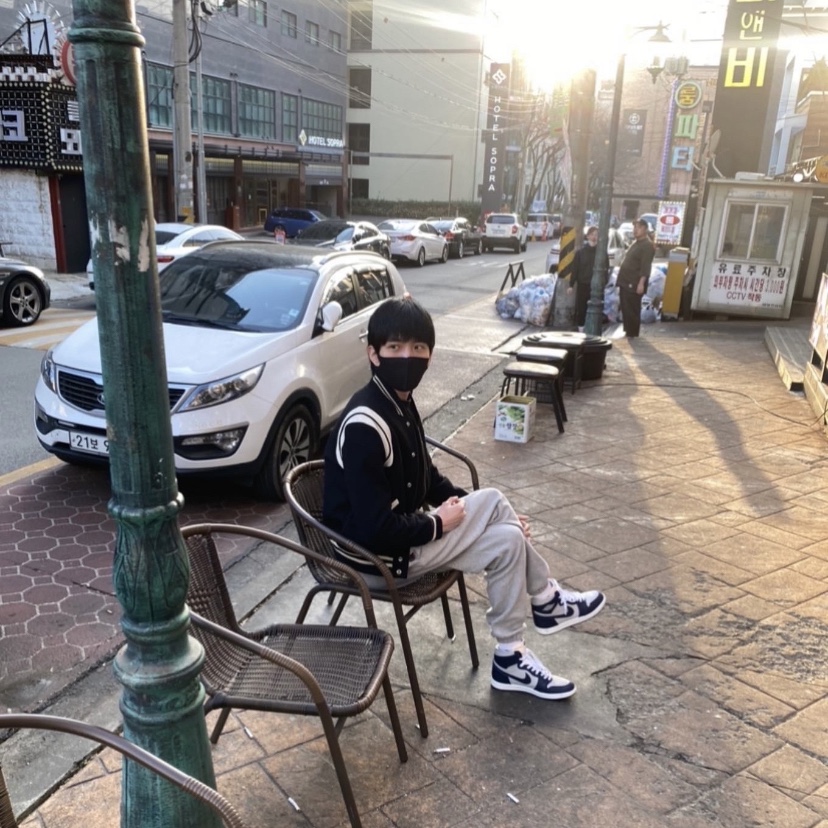 Saint Laurent Teddy Jacket in Wool Black White, Jordan 1 High 85 College Navy 착용 스타일