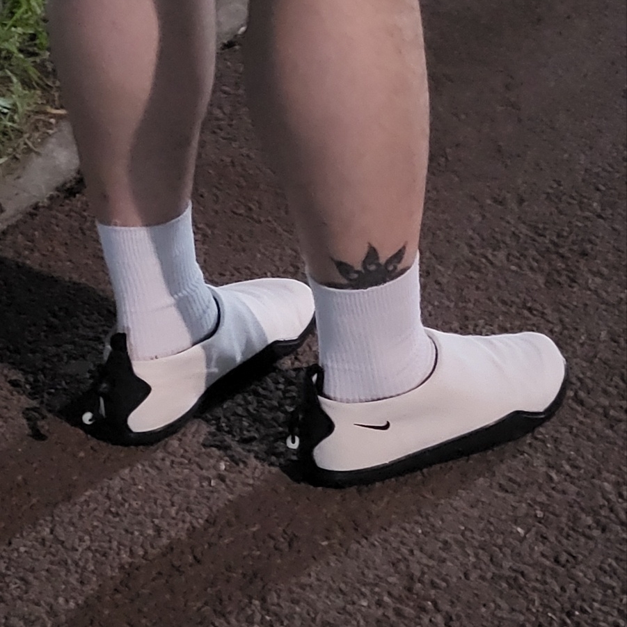 Nike ACG Moc Summit White and Black 착용 스타일 - 2