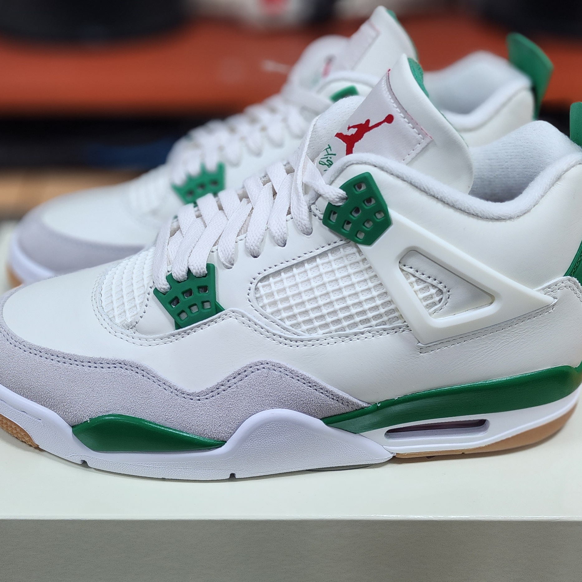 Jordan 4 x Nike SB Retro SP Pine Green 착용 스타일 - 2