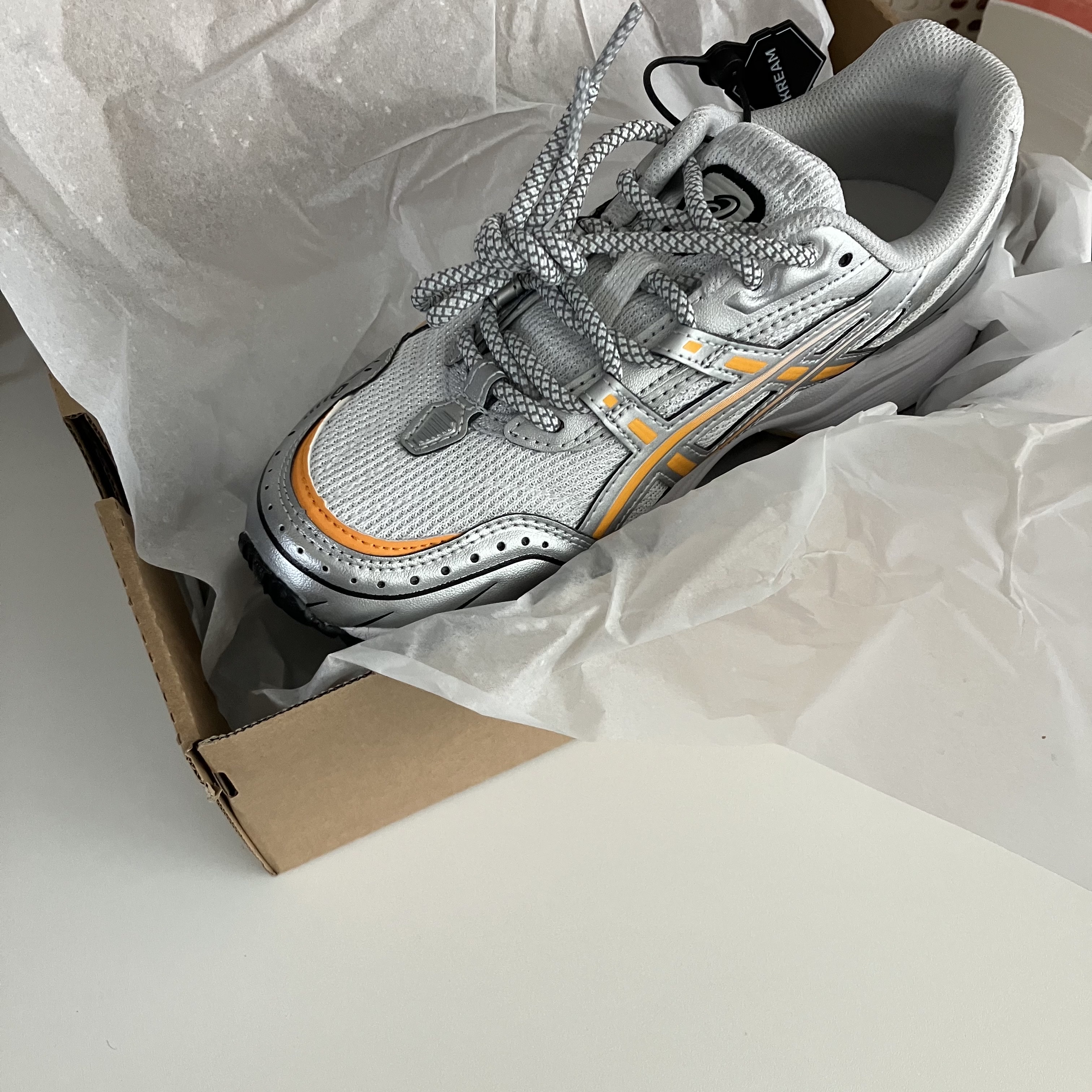 Asics Gel-1090 White Citrus 착용 스타일