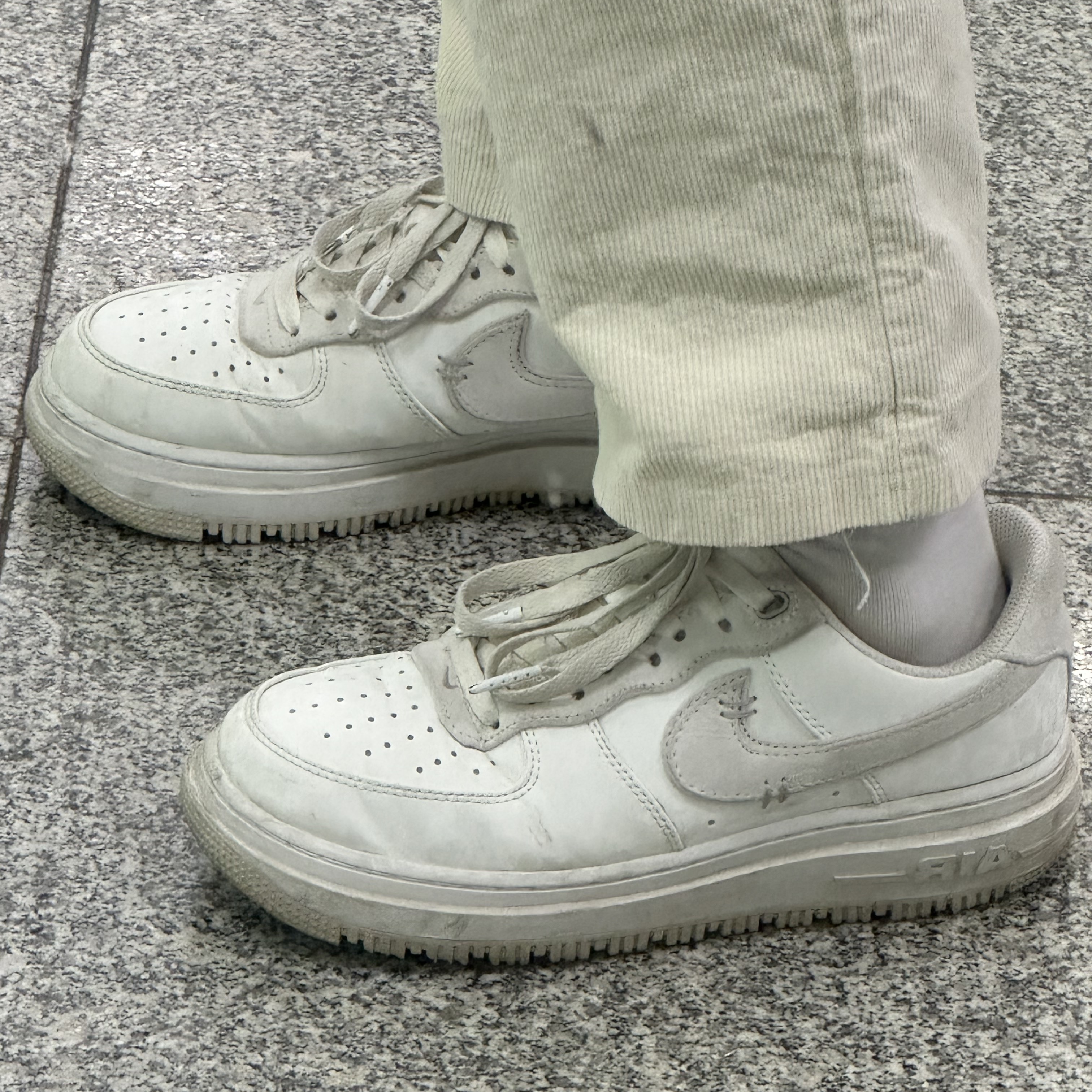 Nike Air Force 1 Luxe Summit White 착용 스타일