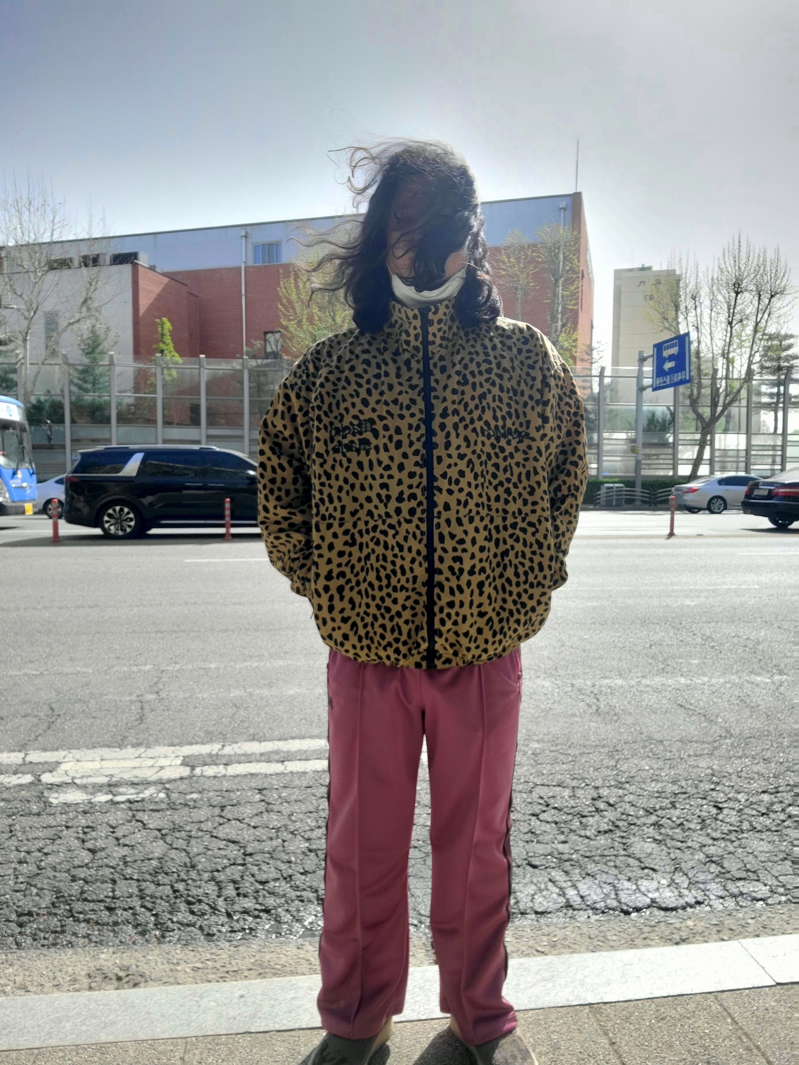 Wacko Maria x Gramicci Track Jacket Beige, Needles Straight Track Pants Poly Smooth Smoke Pink 착용 스타일 - 3