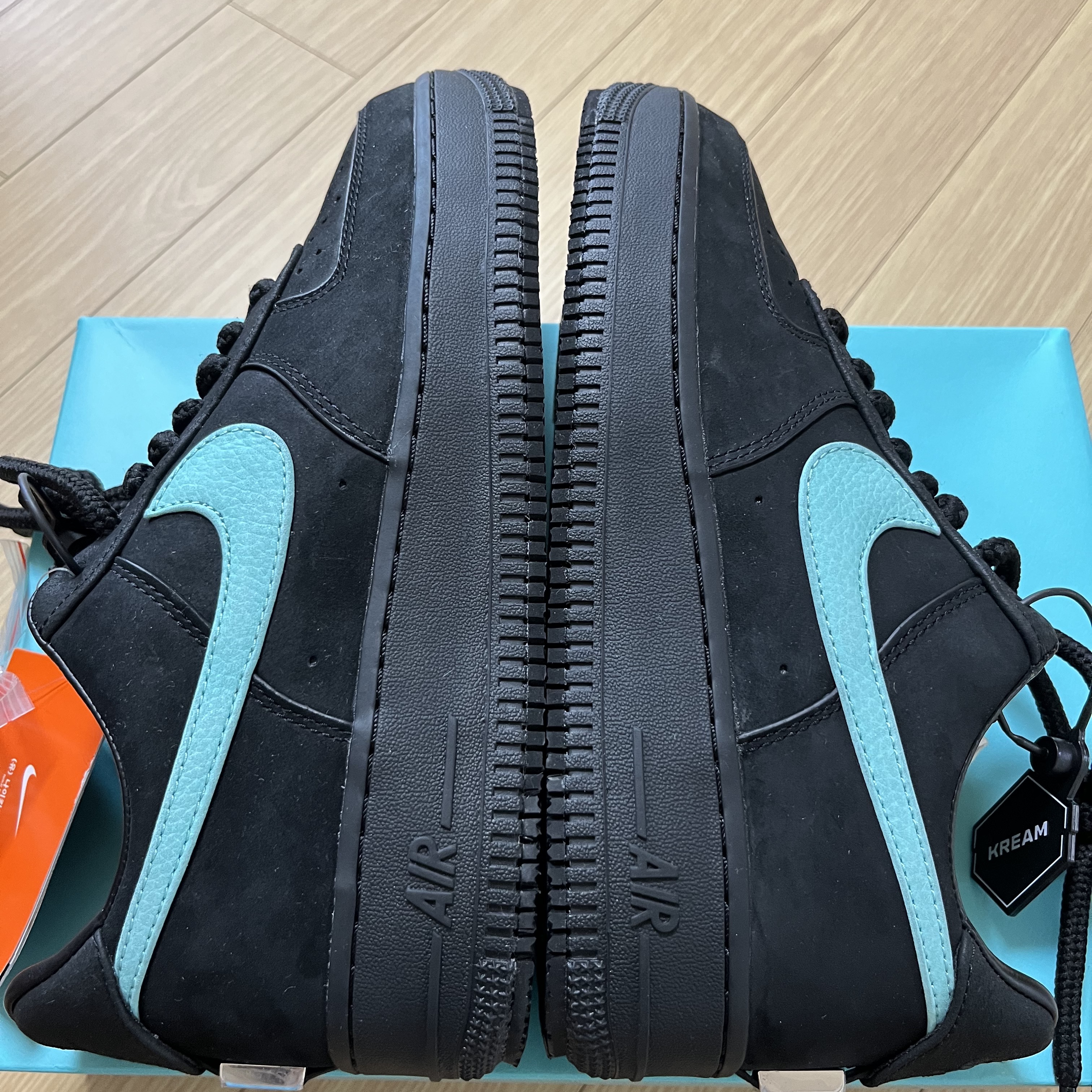 Nike x Tiffany & Co. Air Force 1 Low SP 1837 착용 스타일 - 1