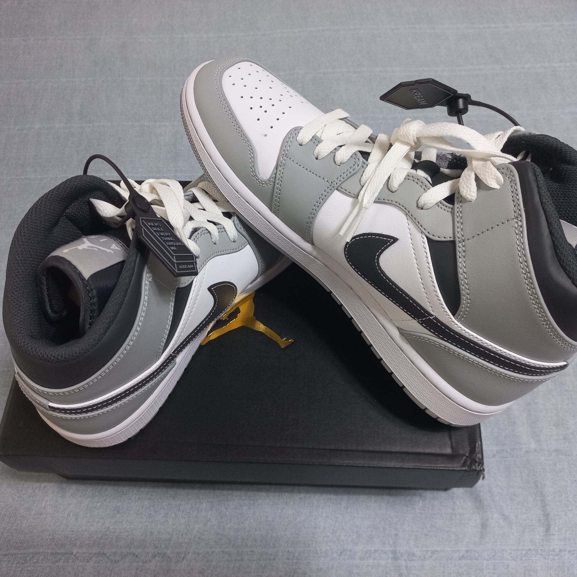 Jordan 1 Mid Light Smoke Grey Anthracite 착용 스타일