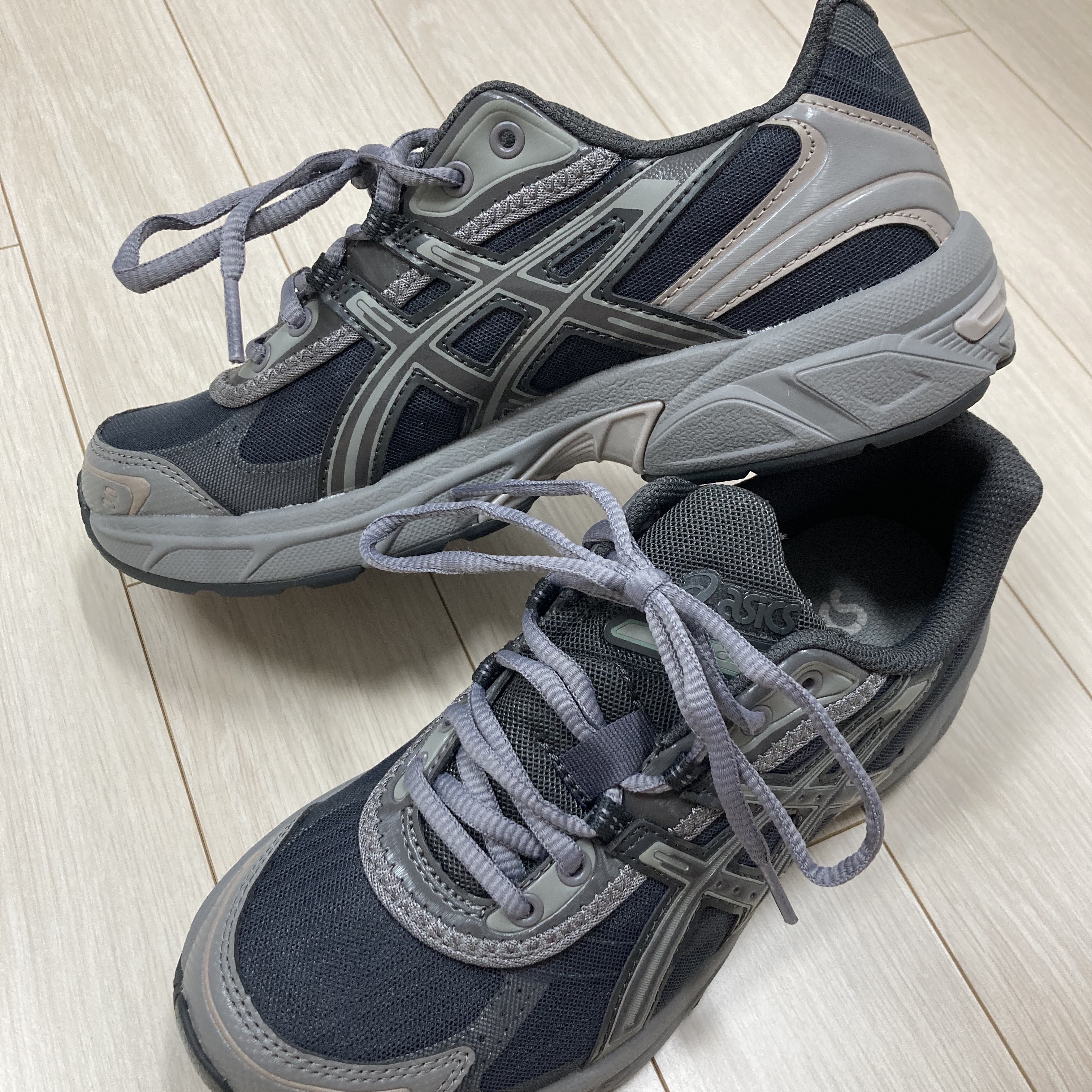 Asics Gel-1130 RE Obsidian Grey 착용 스타일 - 1