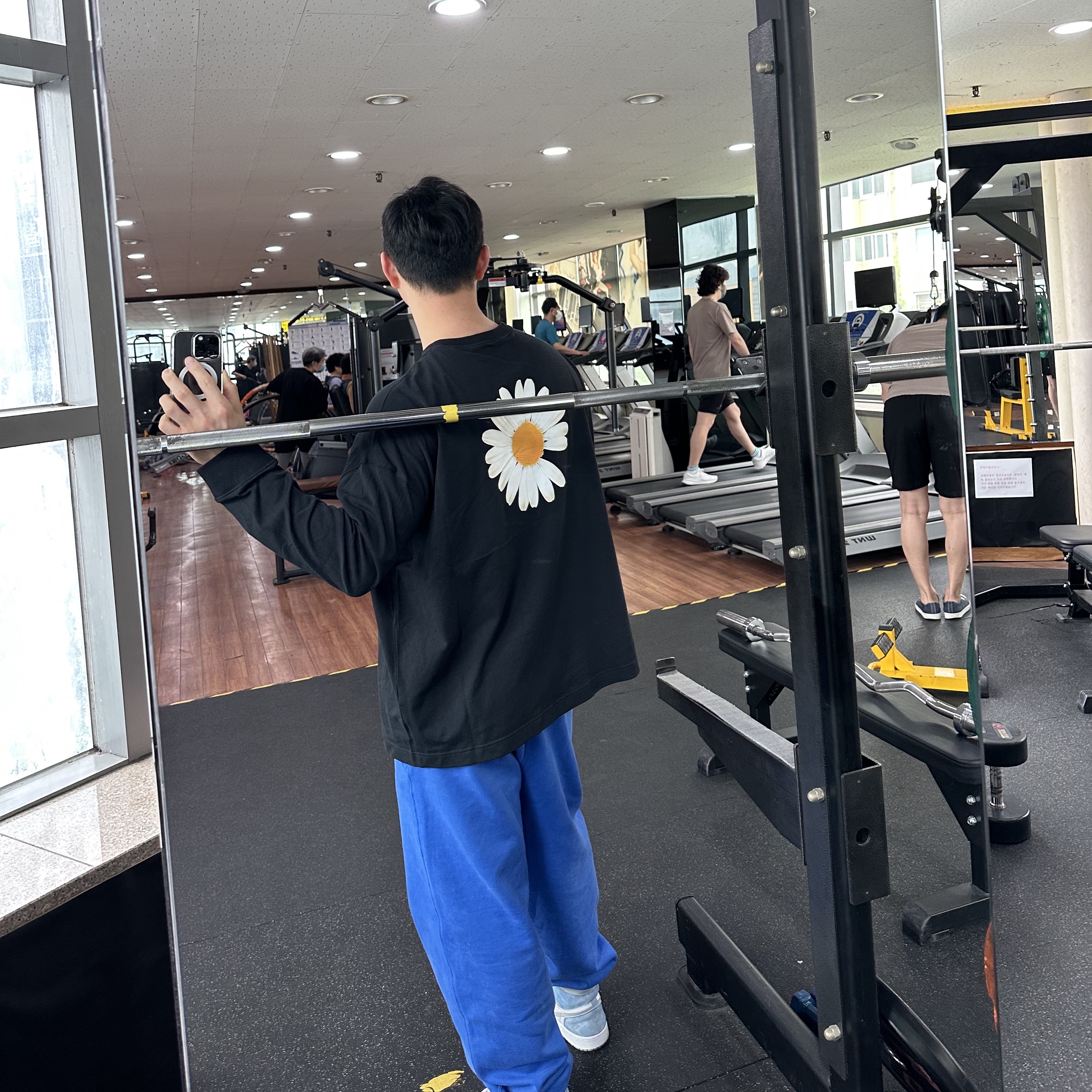 Nike x Peaceminusone LS T-Shirt Black (DR0098-010), Nike x Stussy NRG Acid Washed Fleece Pants Game Royal (DR4025-480) 착용 스타일 - 3