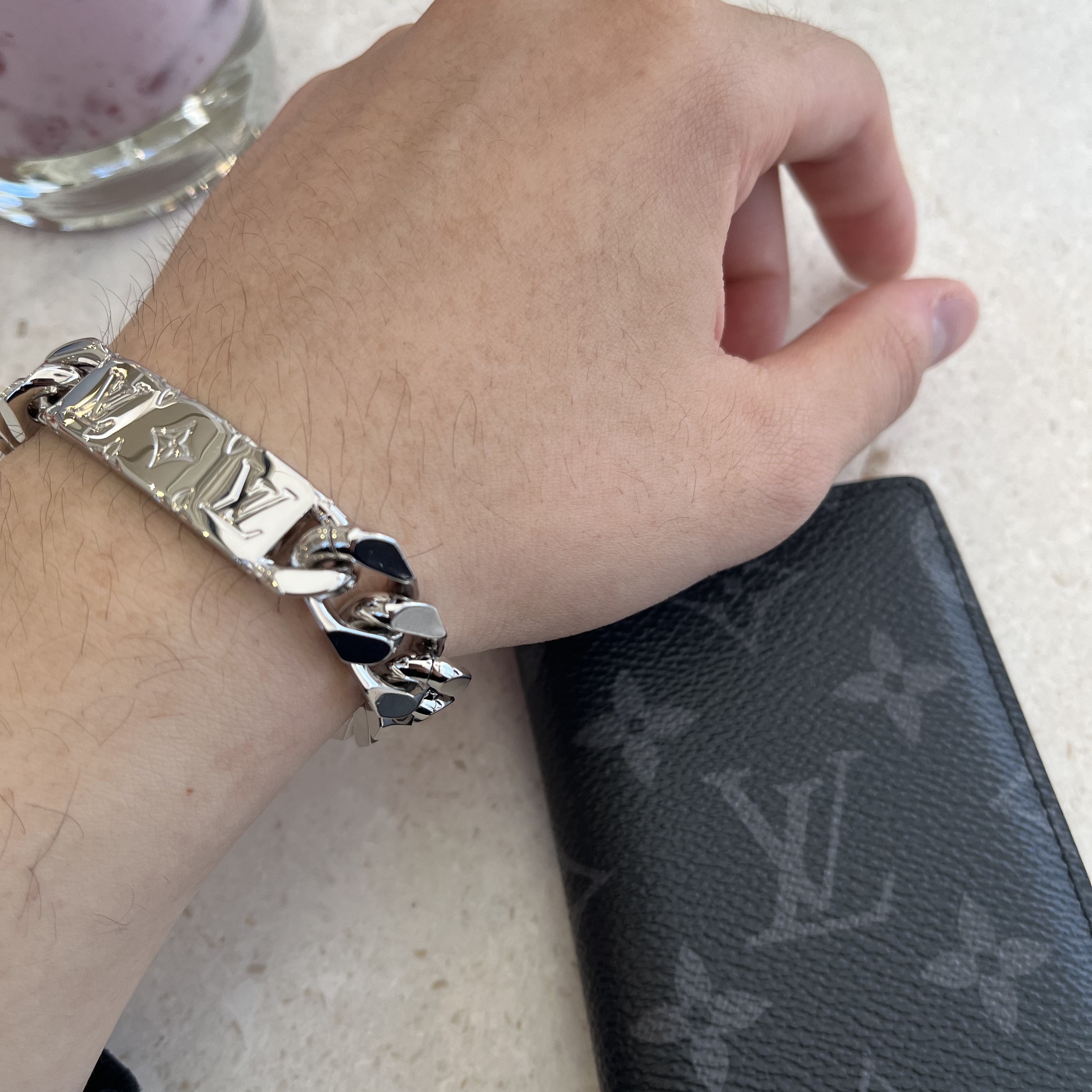 Louis Vuitton Monogram Chain Bracelet Palladium, Louis Vuitton Pocket Organizer Monogram Eclipse 착용 스타일