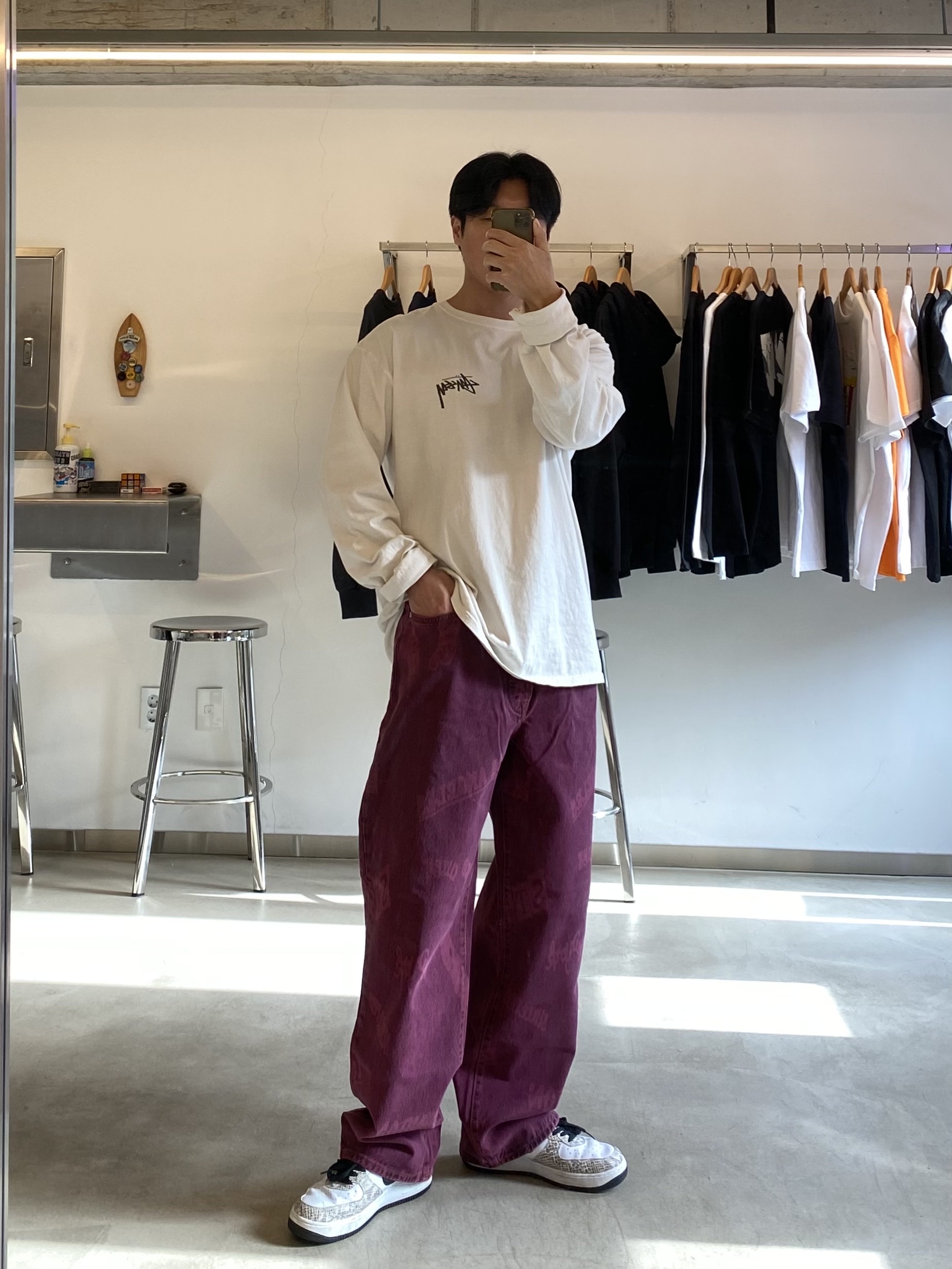 Stussy Worldwide Big OL' Jeans Fuchsia, Nike Air Force 1 Low Retro Cocoa Snake 2018 착용 스타일 - 1