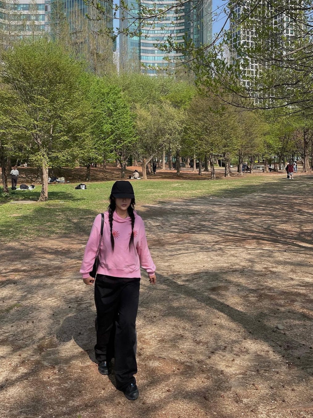 Art Of Field Round Colorway Pintuck Pants Black 착용 스타일 - 1