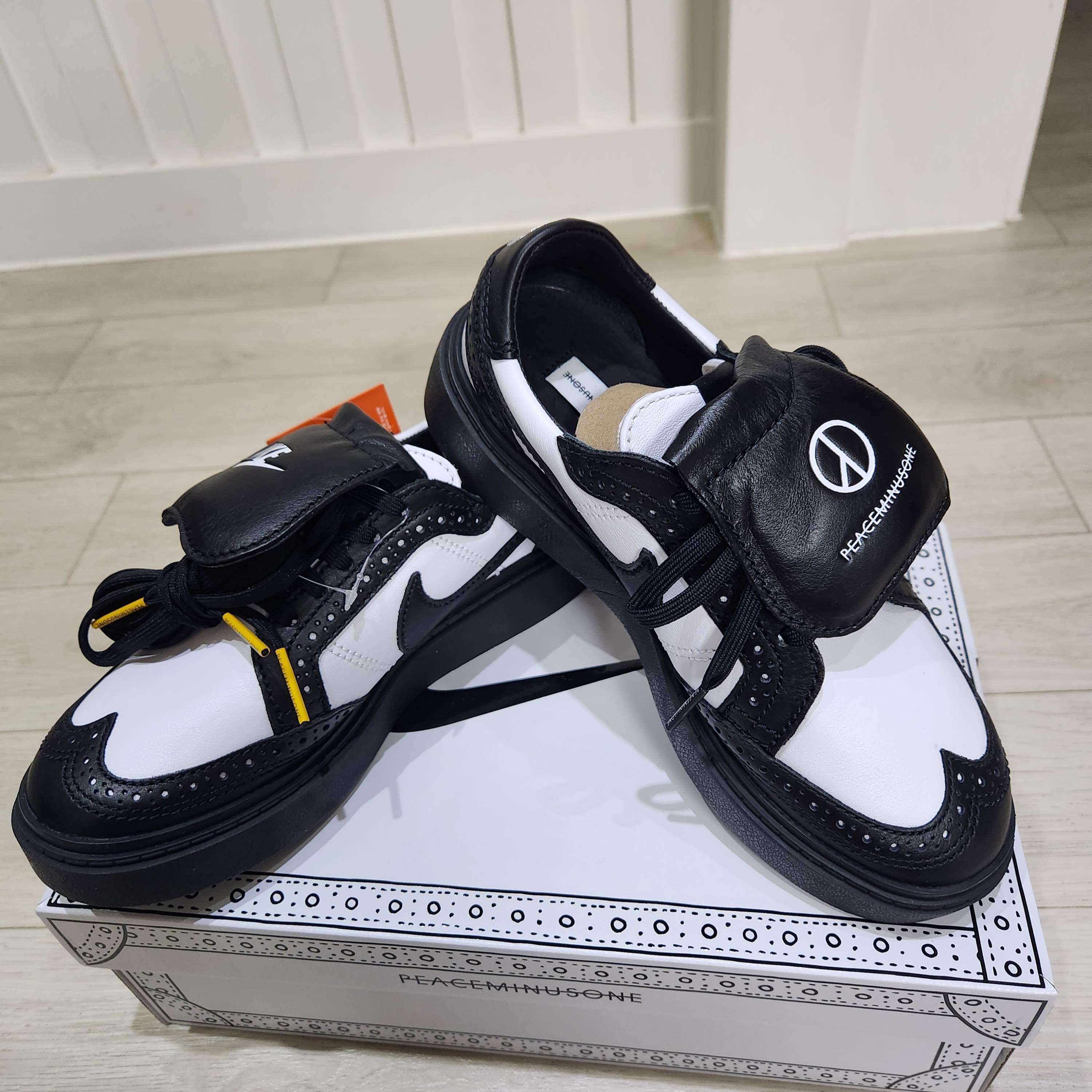 Nike x Peaceminusone Kwondo1 Black and White 착용 스타일 - 2