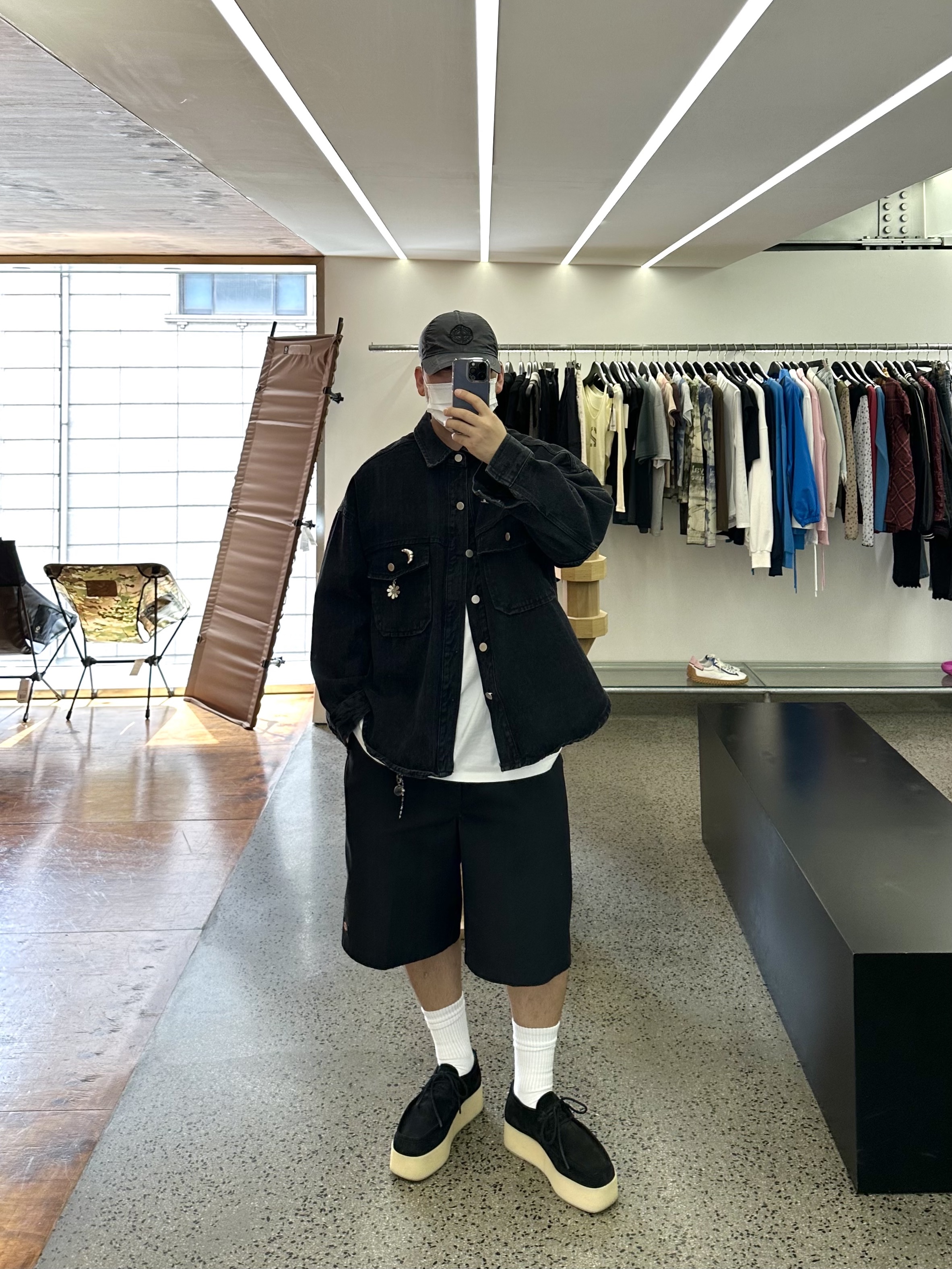 Stone Island 99598 Reflective Grid On Lamy Cap Pewter Grey - 21SS, Loewe Wedge Lace-Up in Suede Gold 착용 스타일