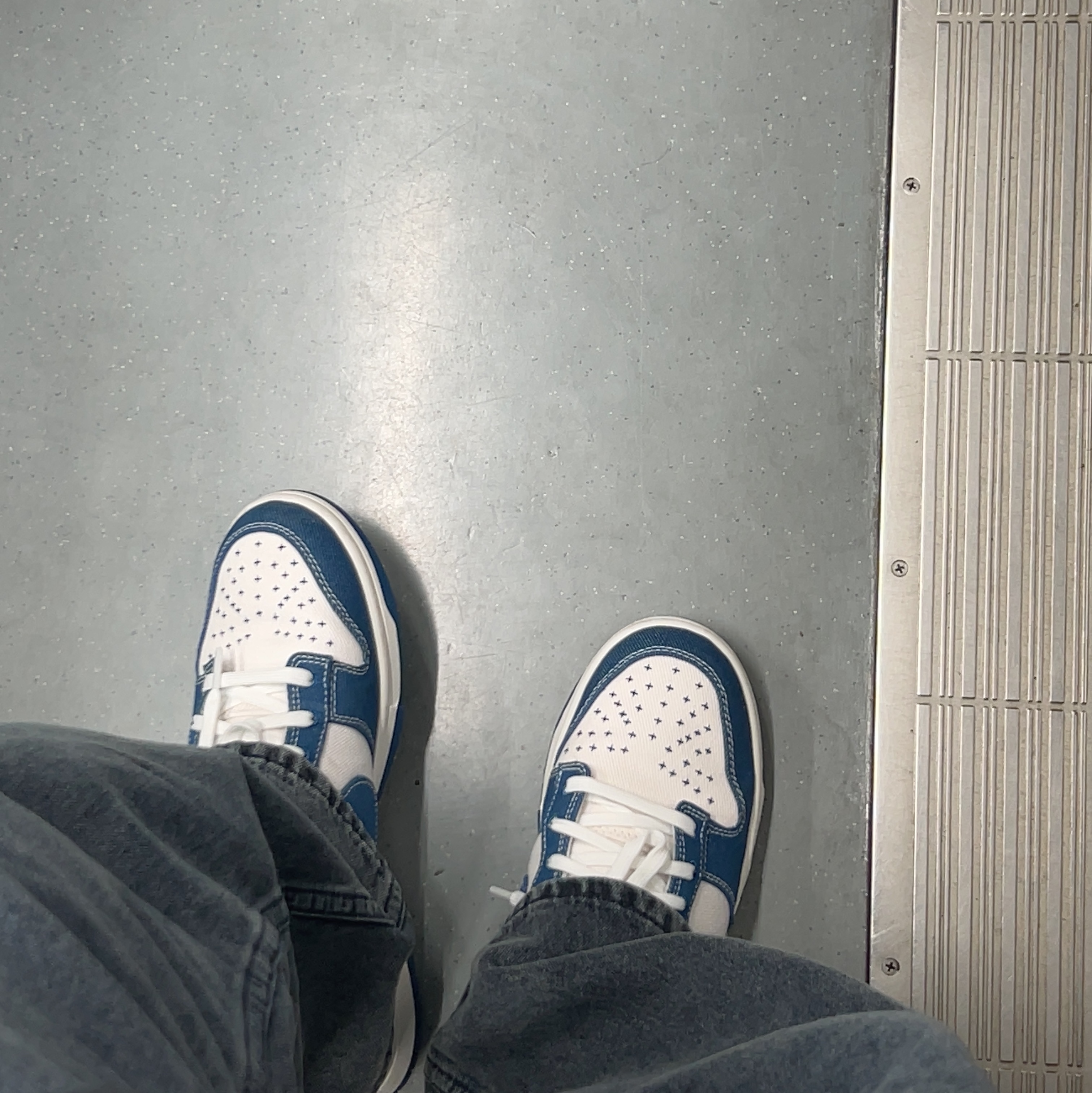 Nike Dunk Low Retro SE Industrial Blue 착용 스타일
