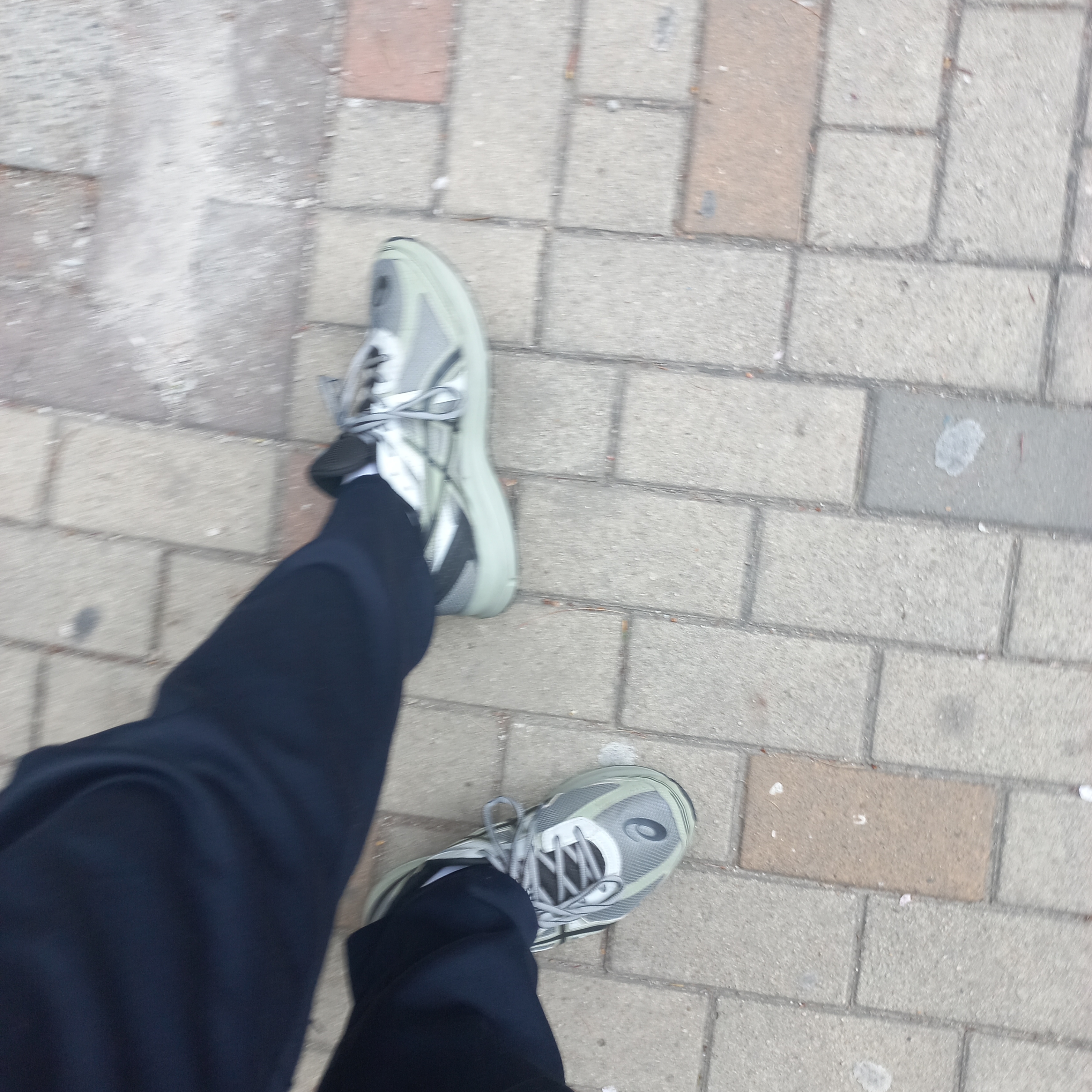 Asics Jog 100 S Sheet Rock - 2E Wide 착용 스타일