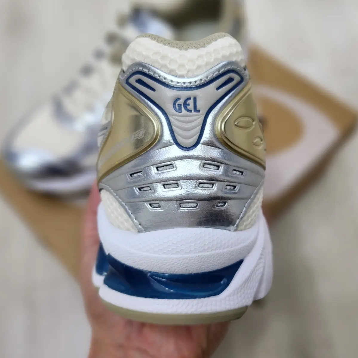 Asics Gel-Kayano 14 Cream Pure Silver 착용 스타일 - 3