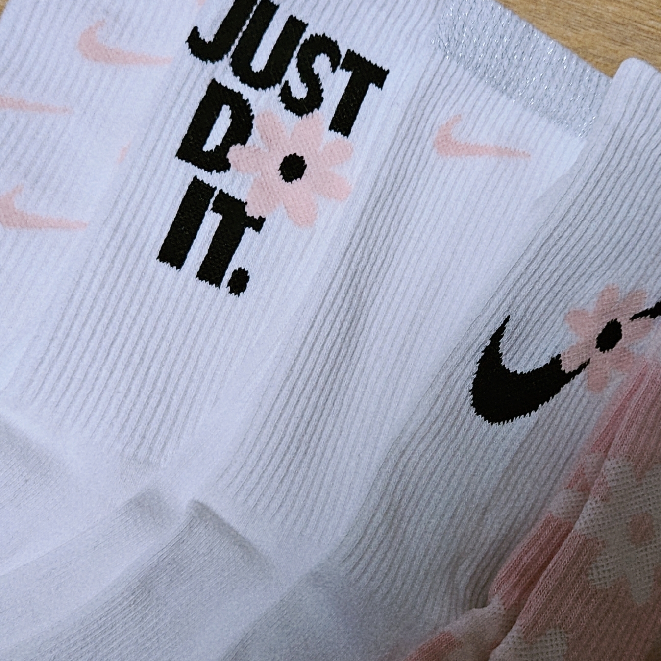 (Kids) Nike Everyday Plus Socks Pink White (6 Pack/Korean Ver.), Crocs Crocband Clog White Blue Jean 착용 스타일 - 2