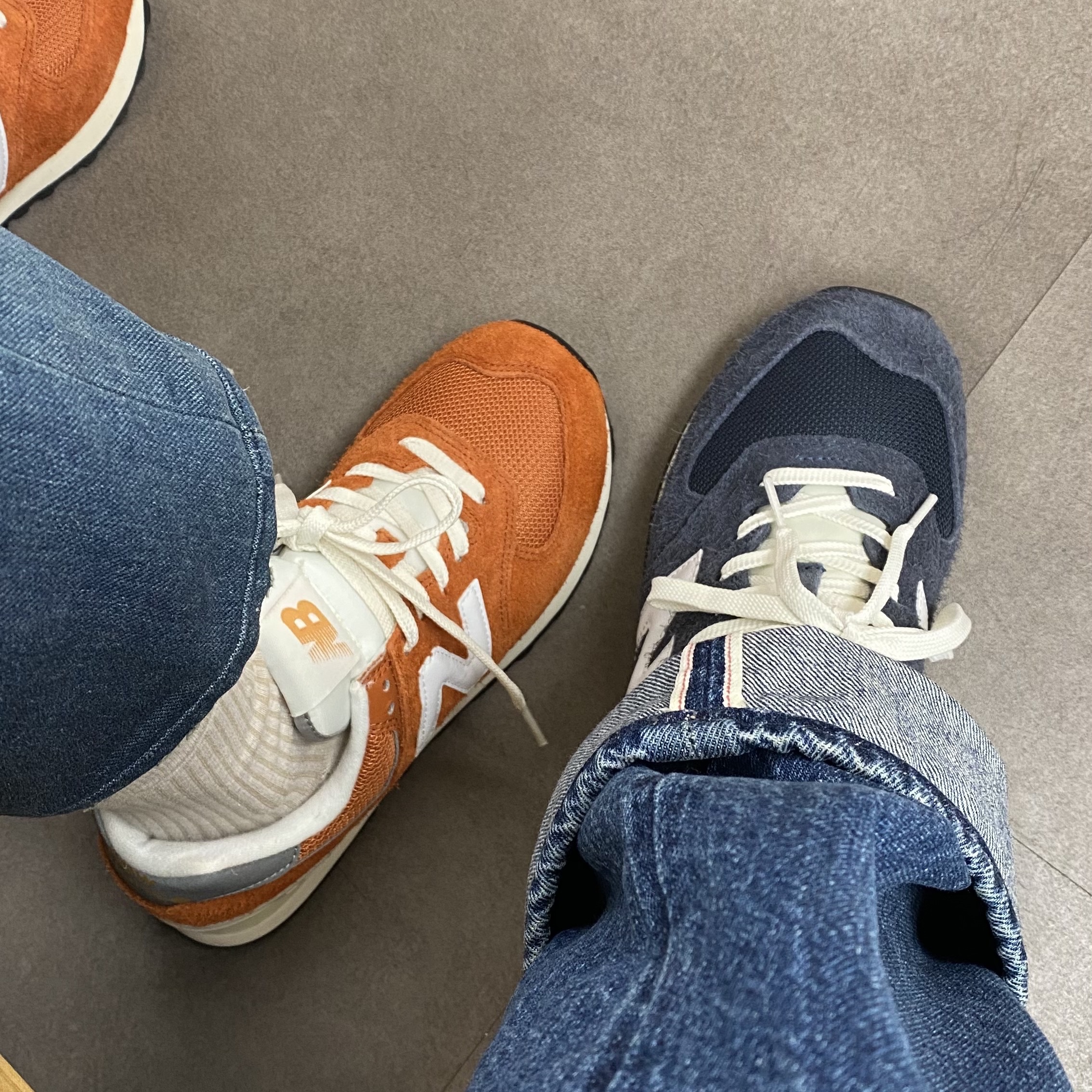 New Balance 574 Heritage Orange Burst White 착용 스타일